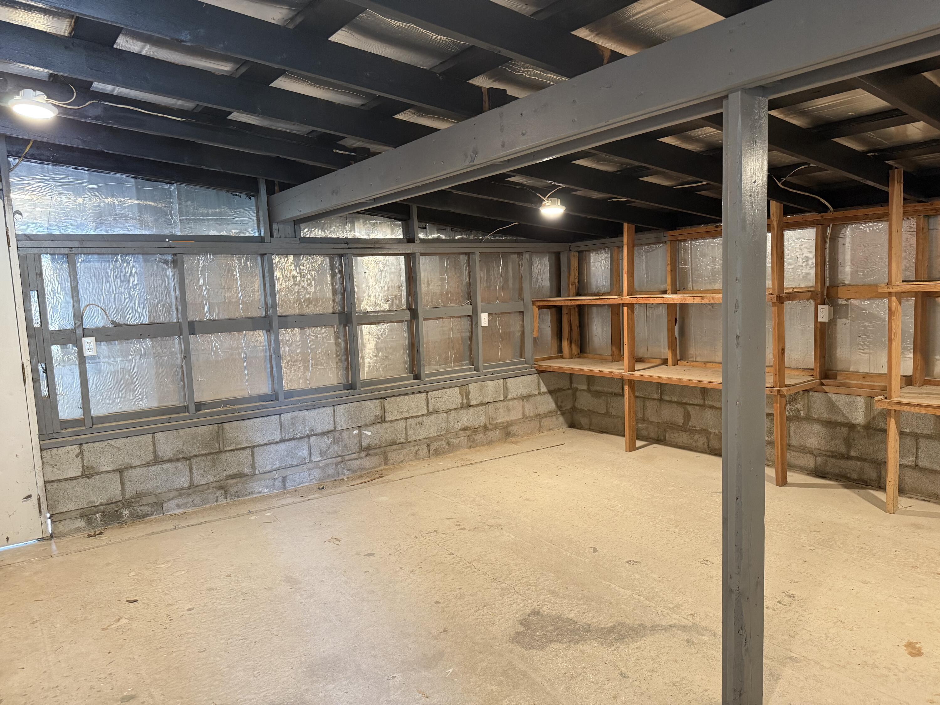 216 West Walnut Street Property Photo 28