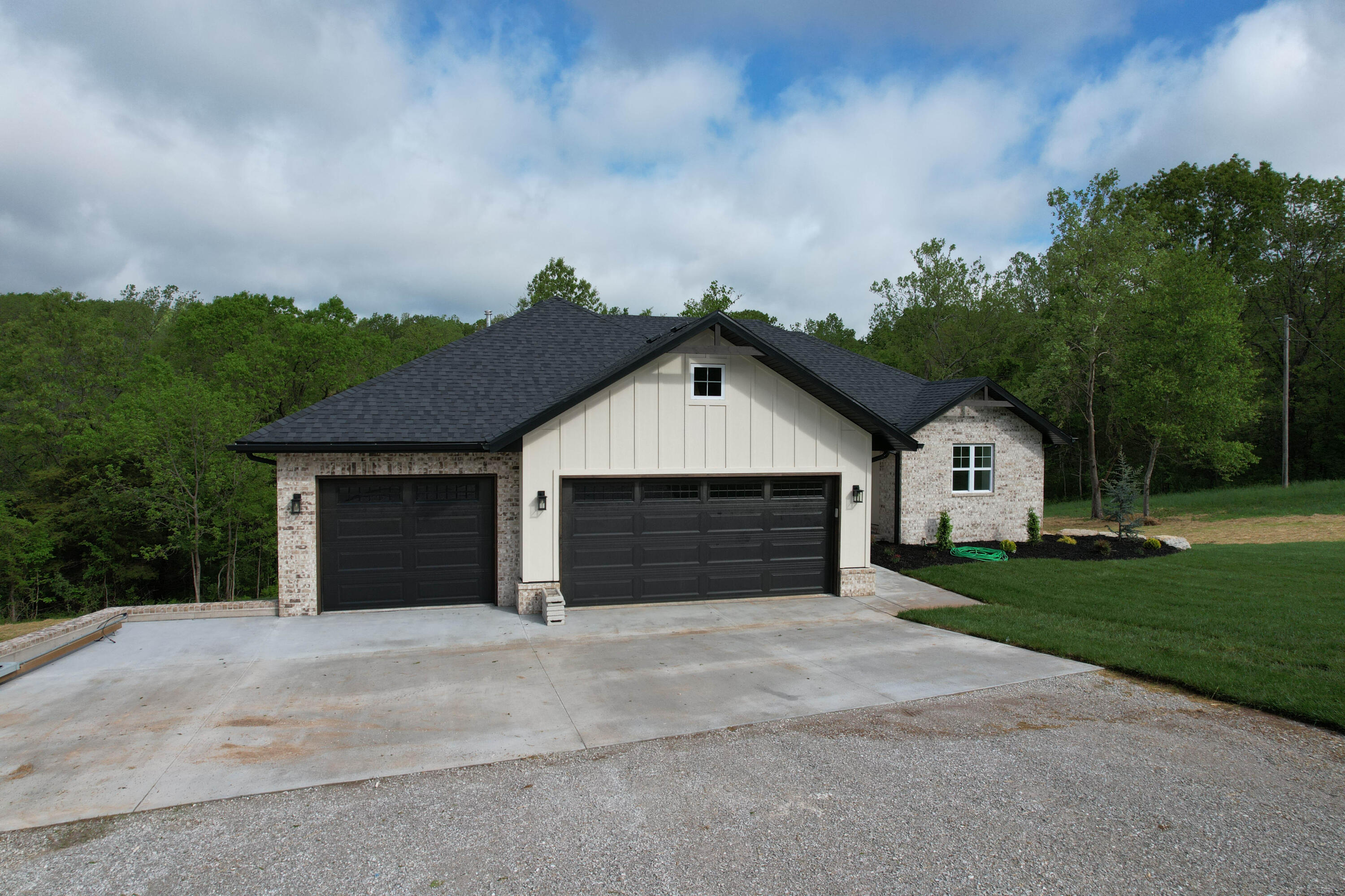 385 Plumtree Drive Property Photo 2