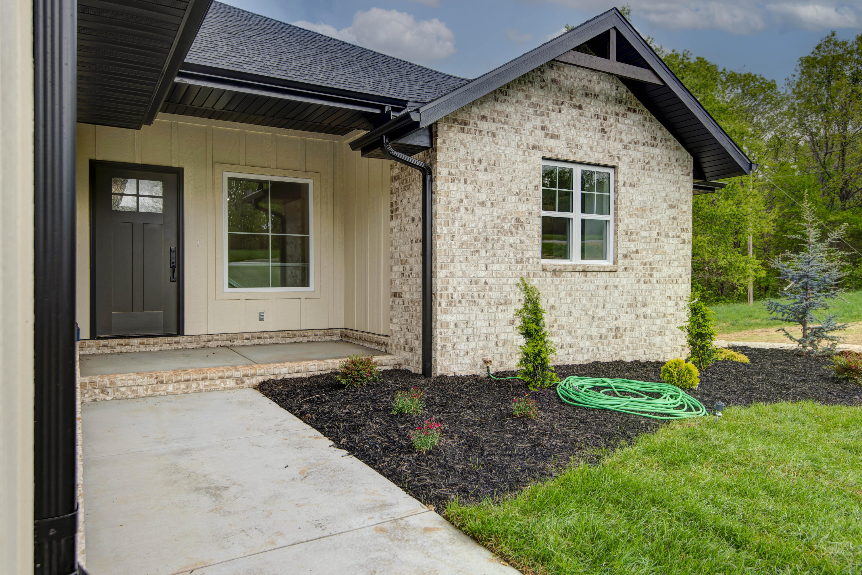 385 Plumtree Drive Property Photo 3