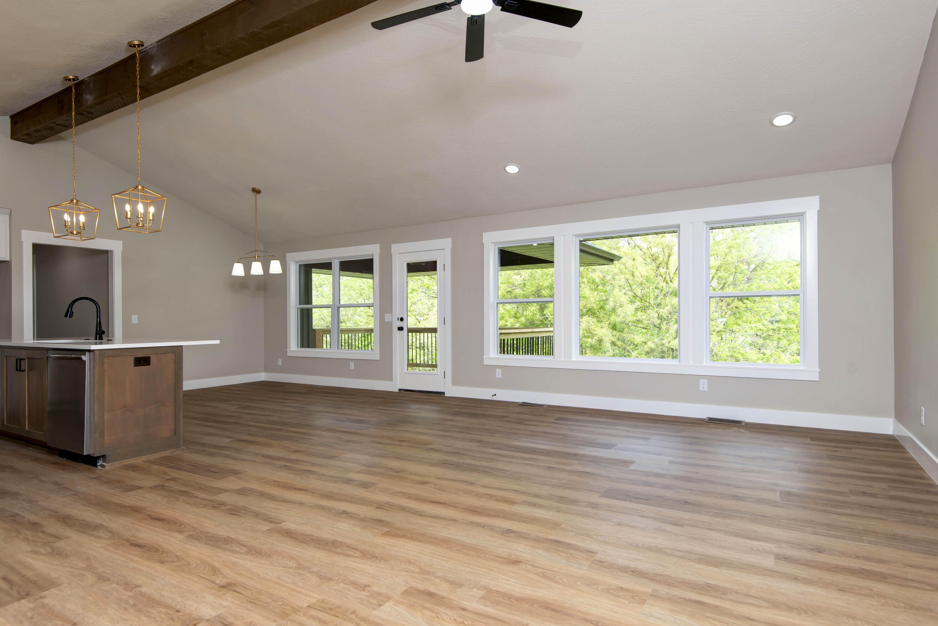 385 Plumtree Drive Property Photo 8