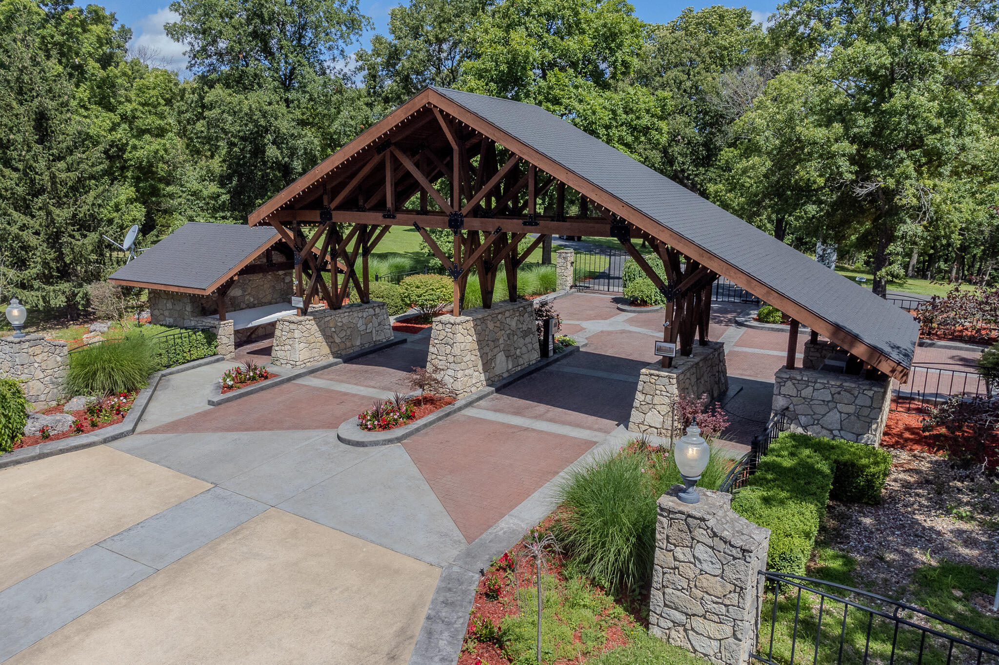 530 Big Cedar Drive Property Photo 4
