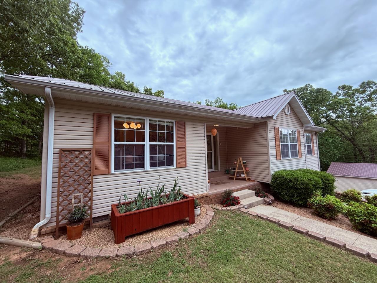 412 Lacy Property Photo 4
