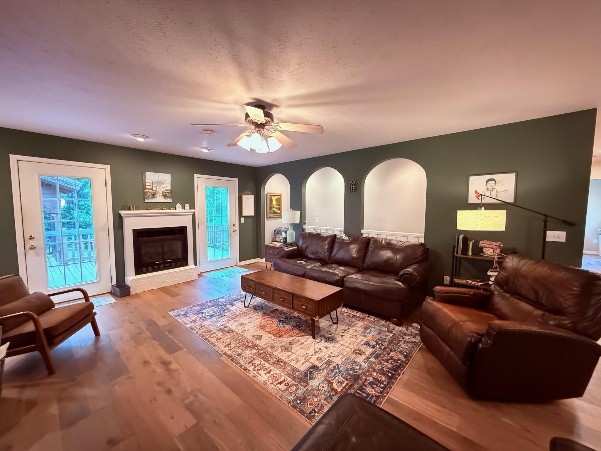 412 Lacy Property Photo 10