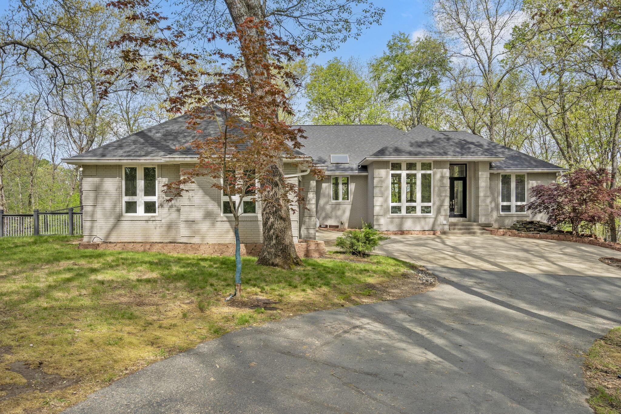 2925 South Ridgewood Lane Property Photo 4