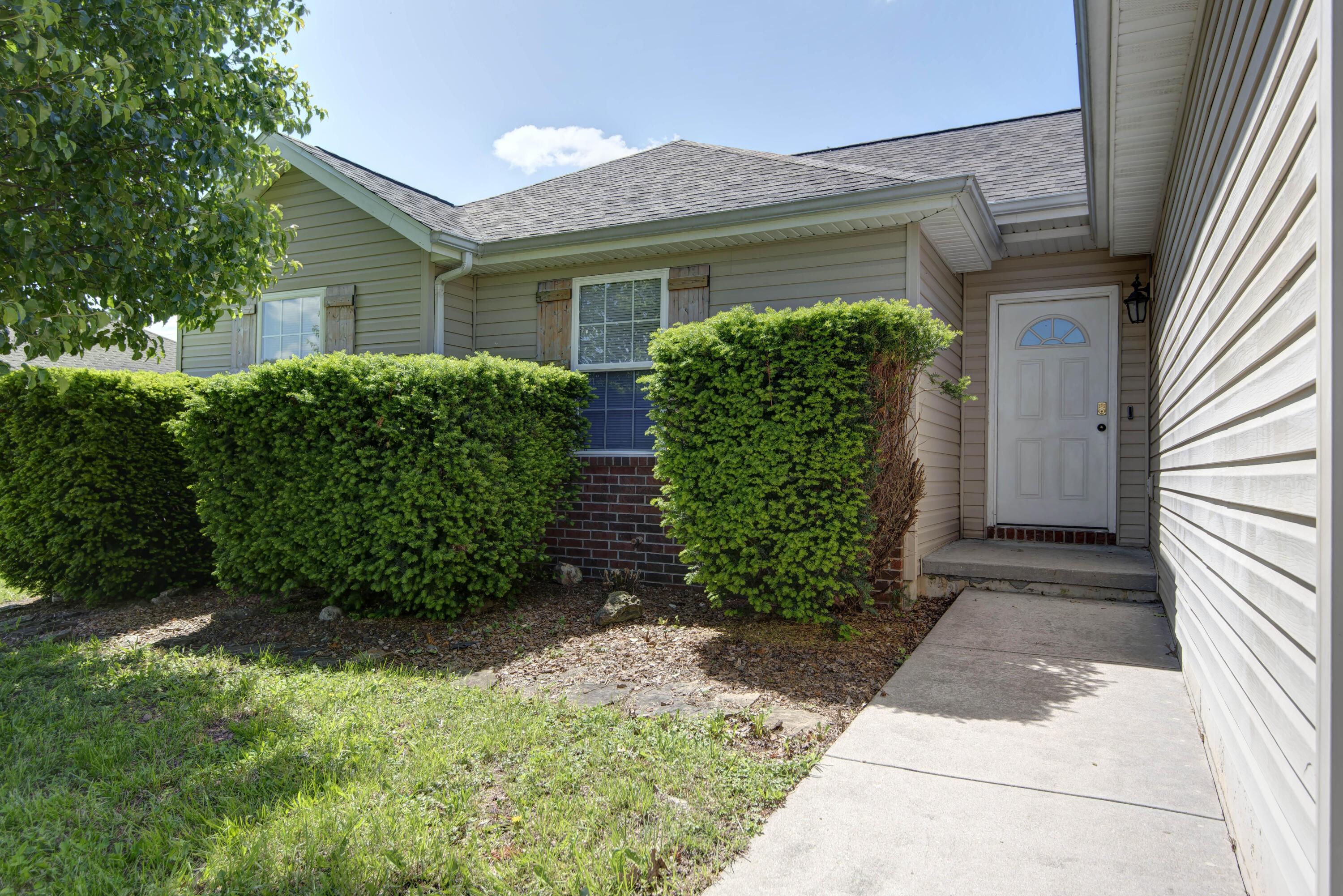 2112 Primrose Property Photo 4