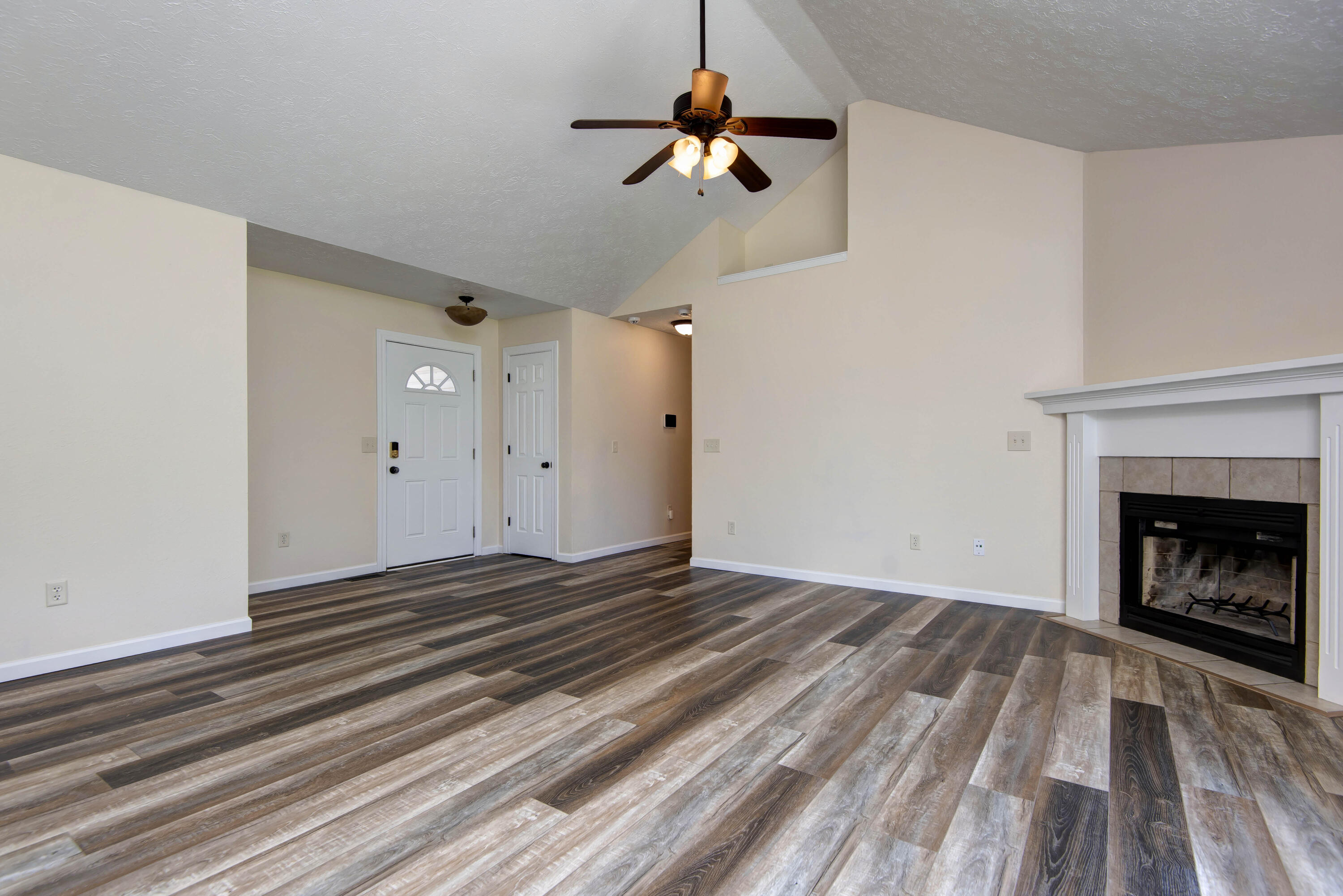 2112 Primrose Property Photo 6