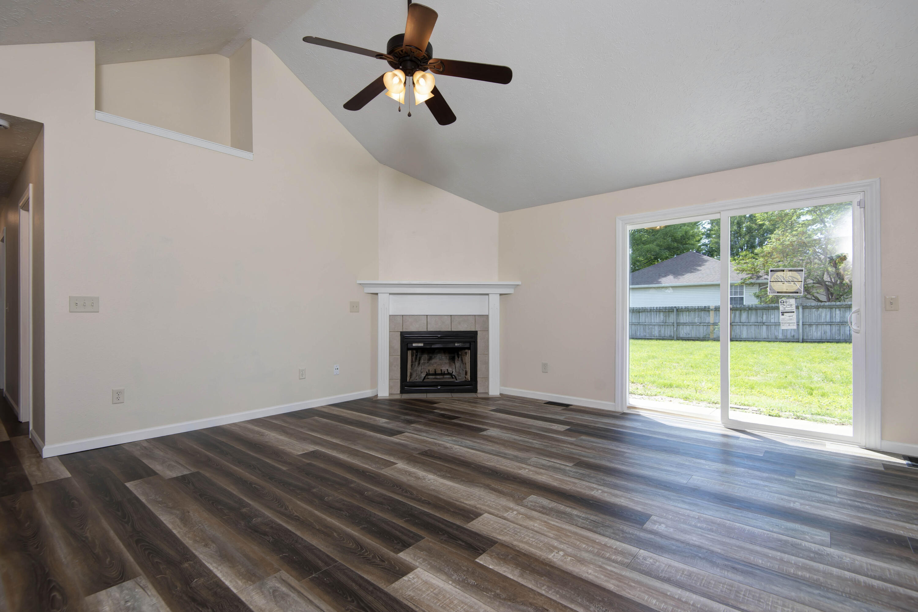 2112 Primrose Property Photo 8