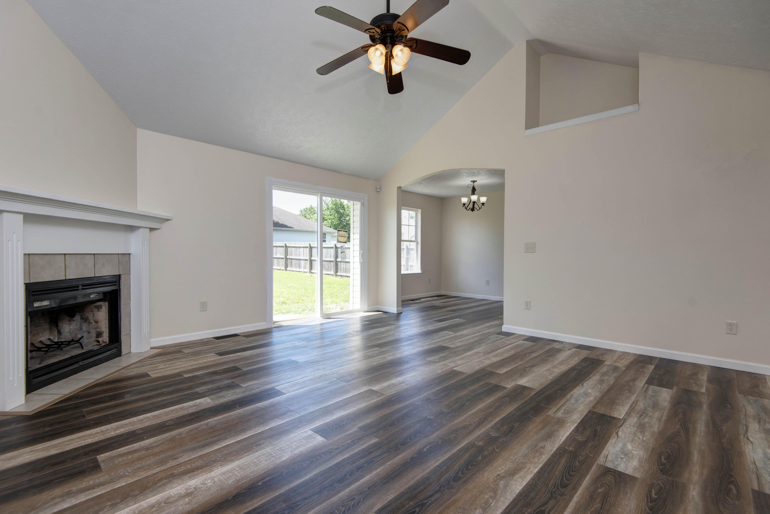 2112 Primrose Property Photo 9