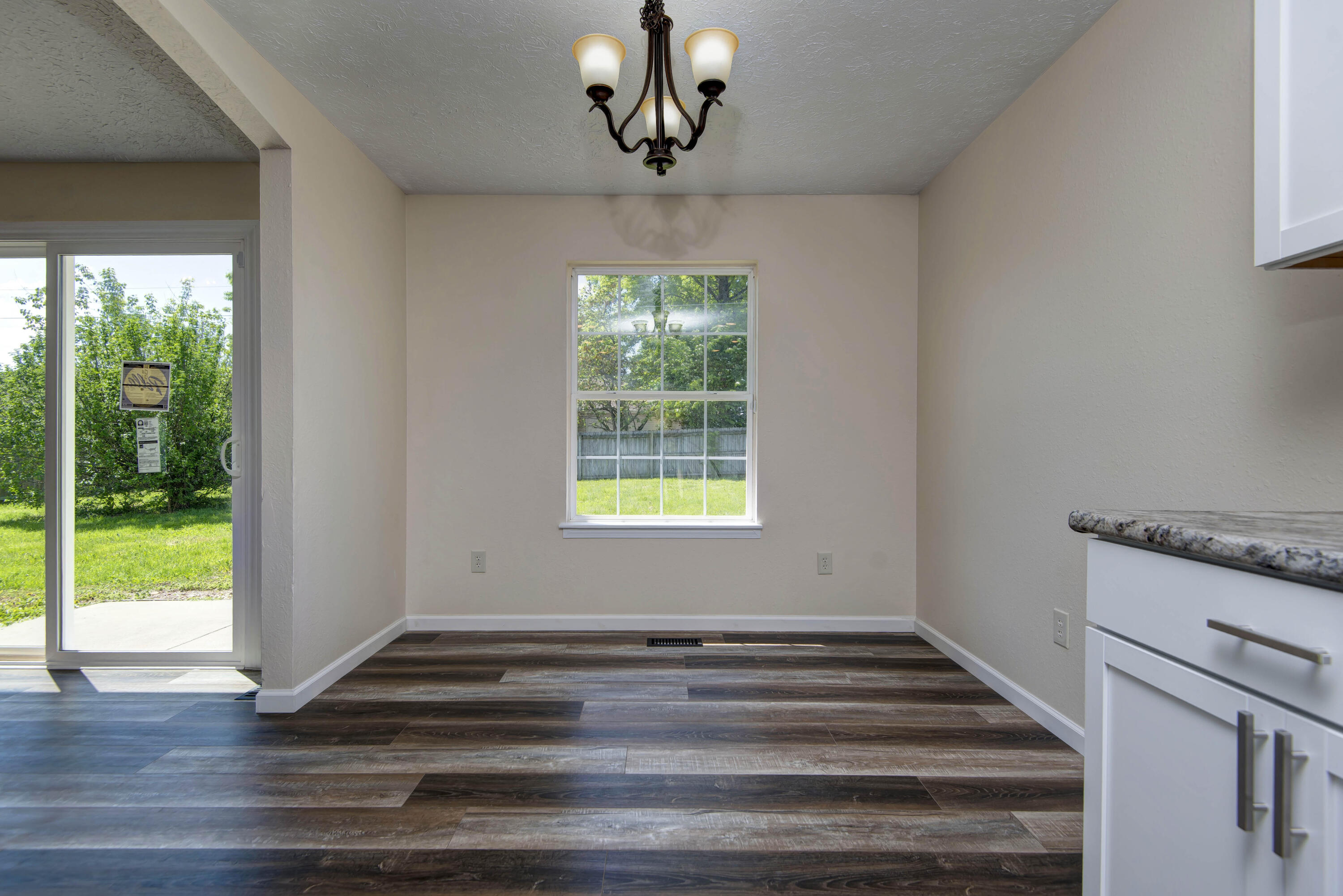 2112 Primrose Property Photo 10