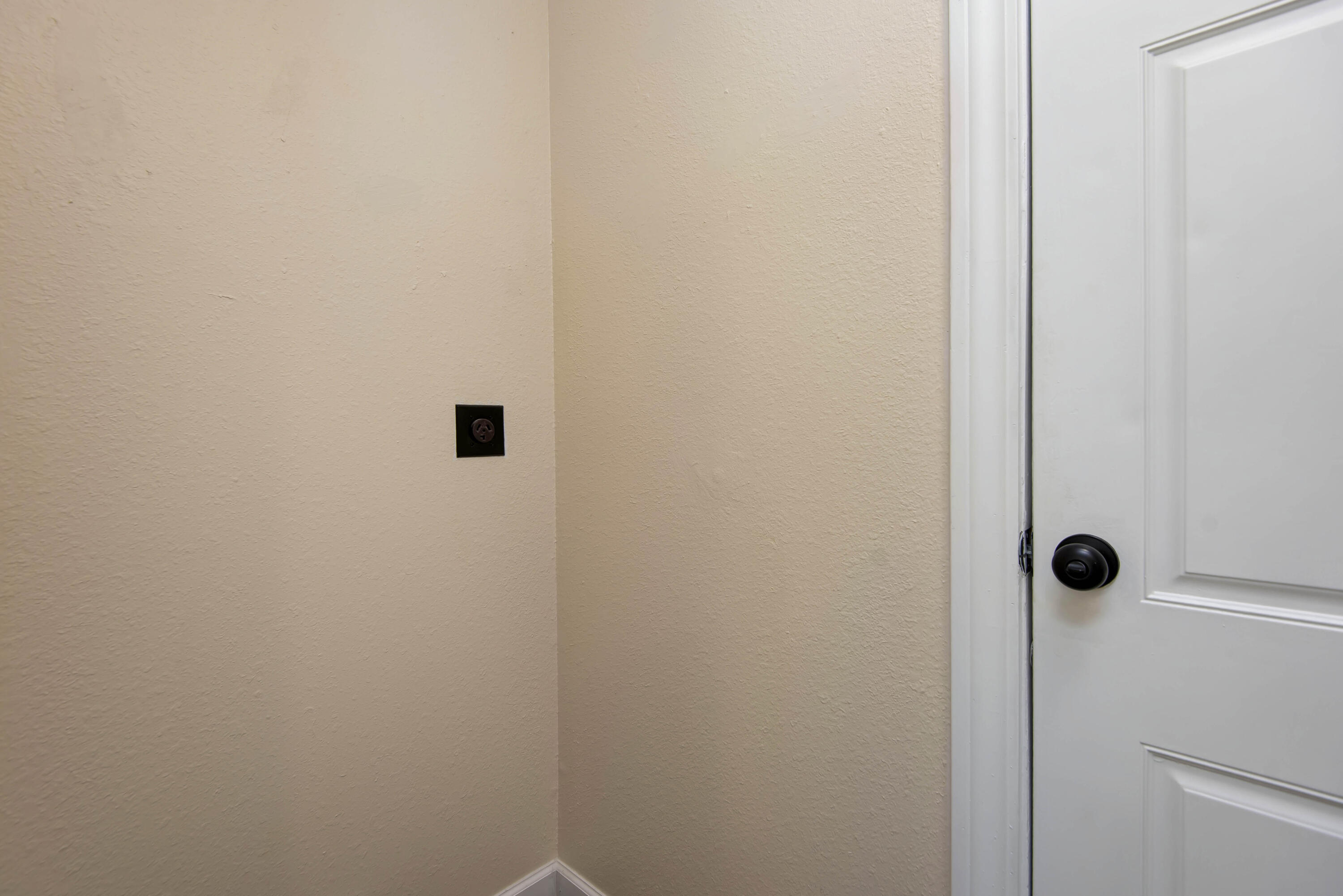 2112 Primrose Property Photo 17