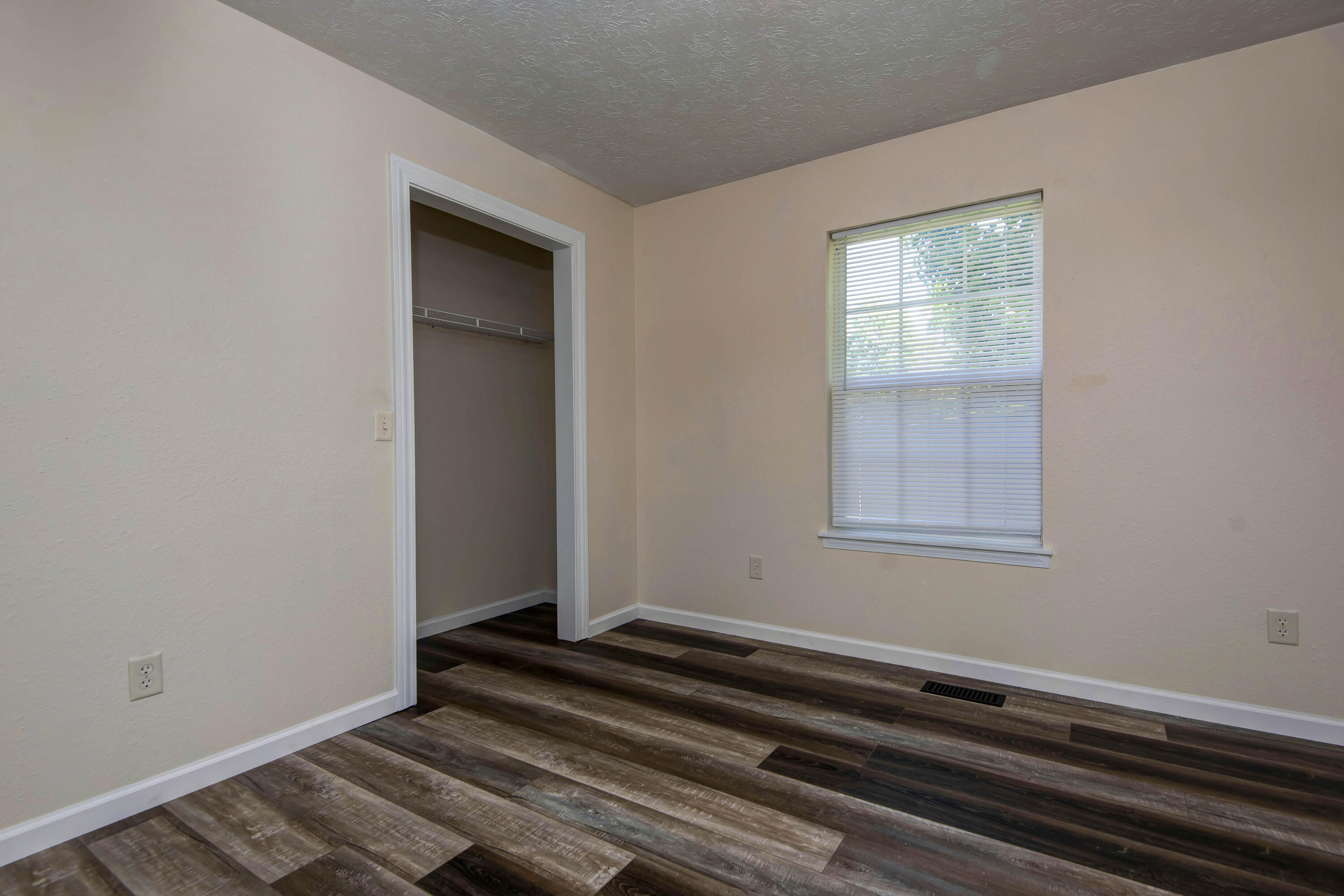2112 Primrose Property Photo 19