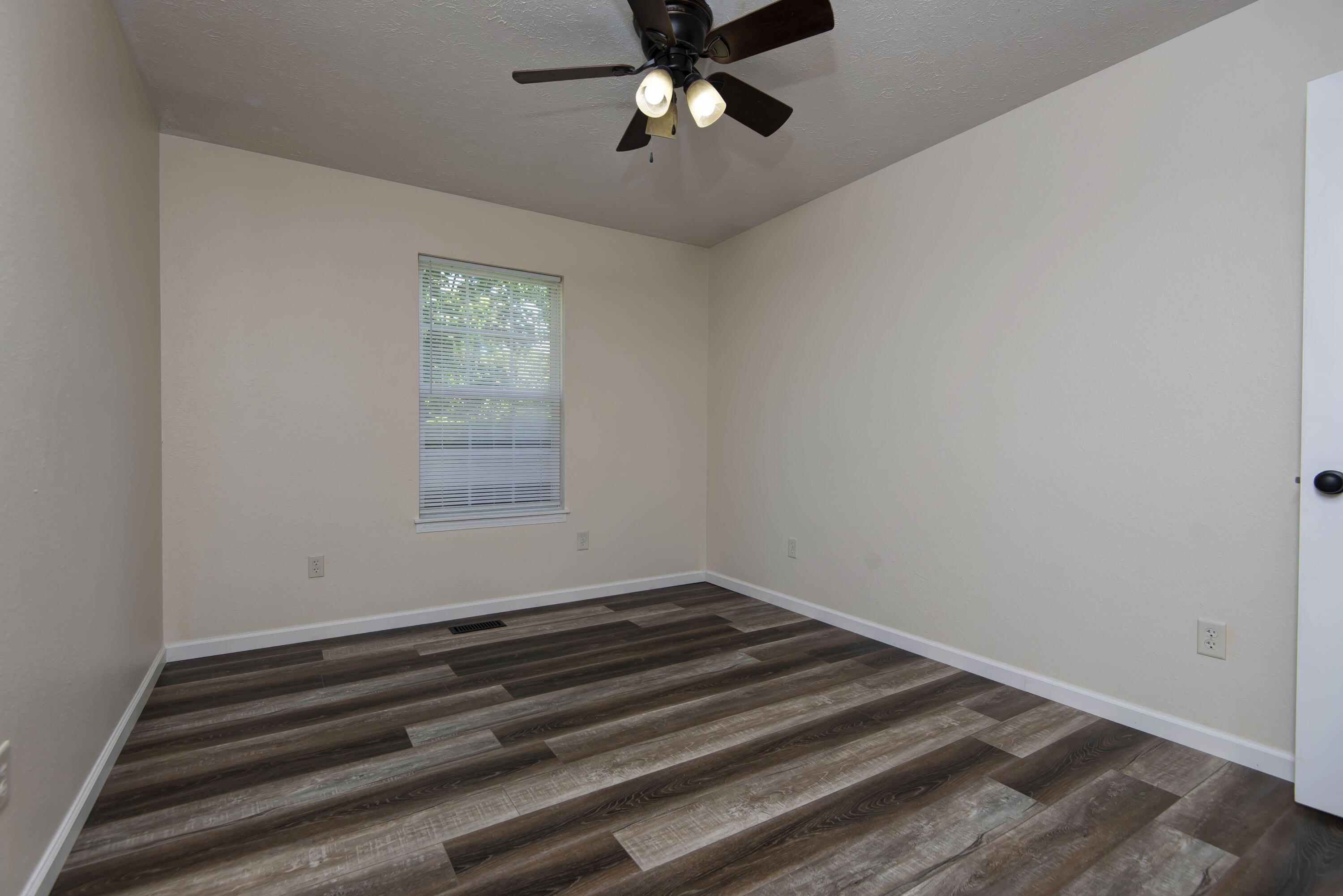 2112 Primrose Property Photo 20