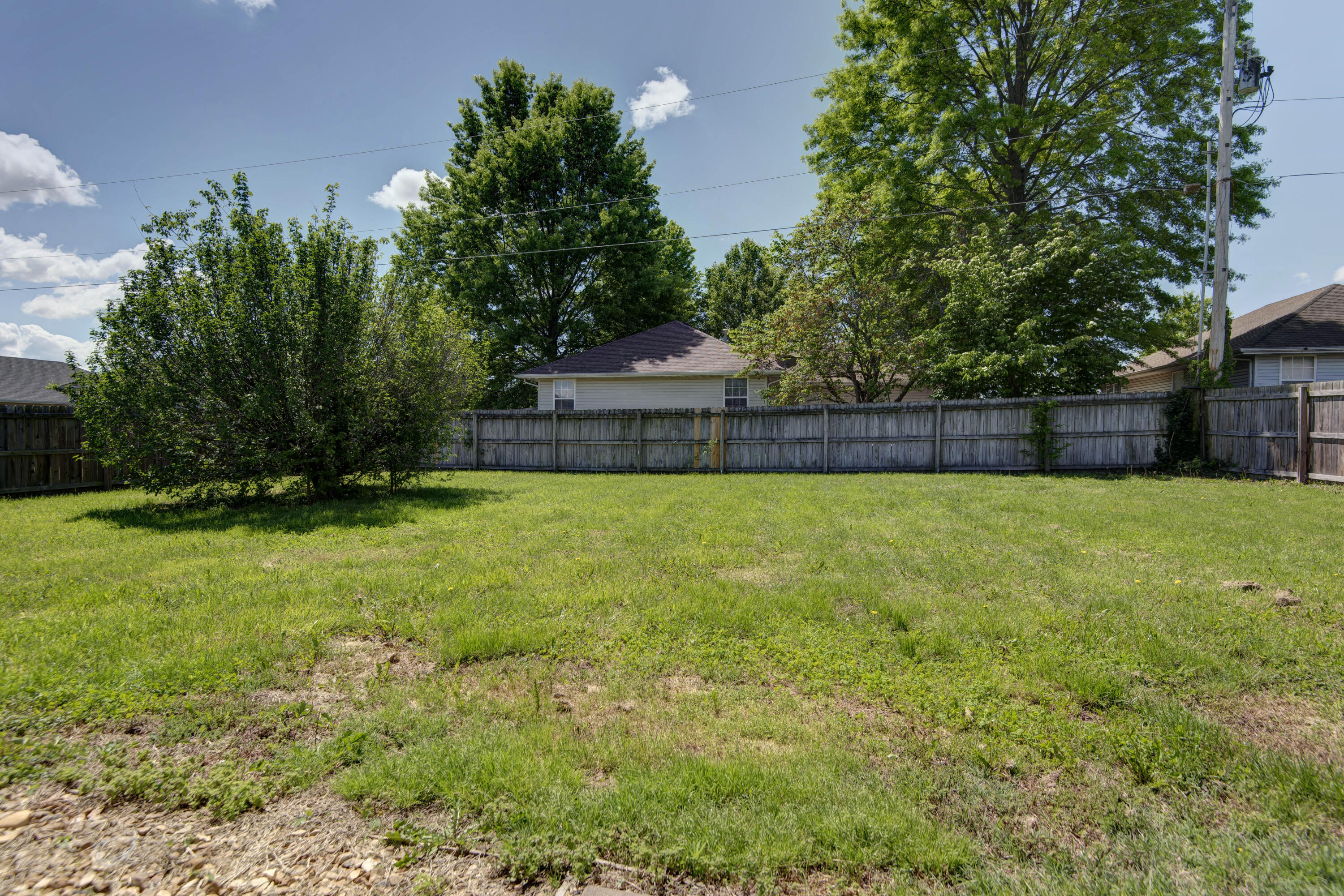2112 Primrose Property Photo 27