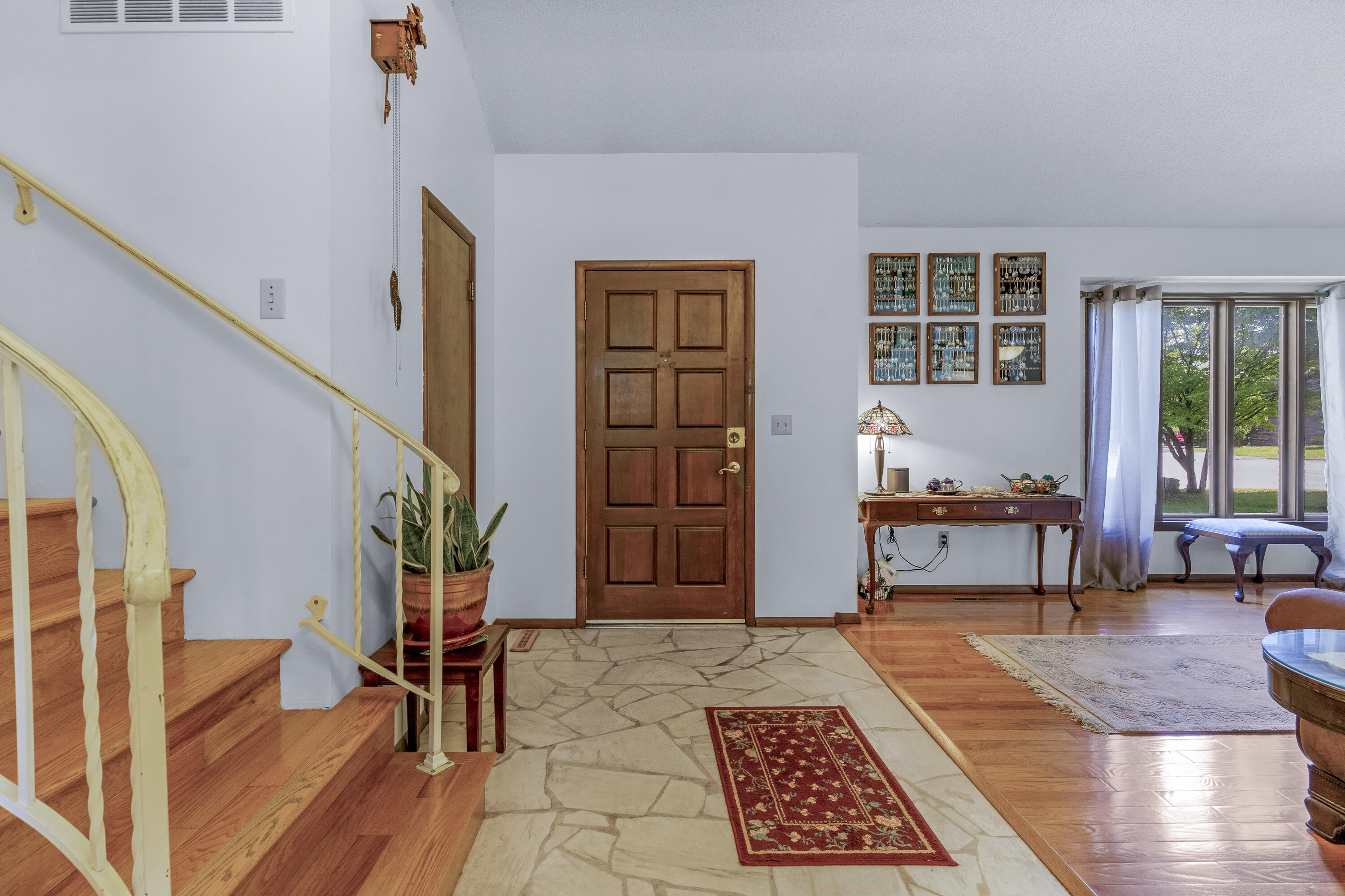 2941 South Versailles Avenue Property Photo 6