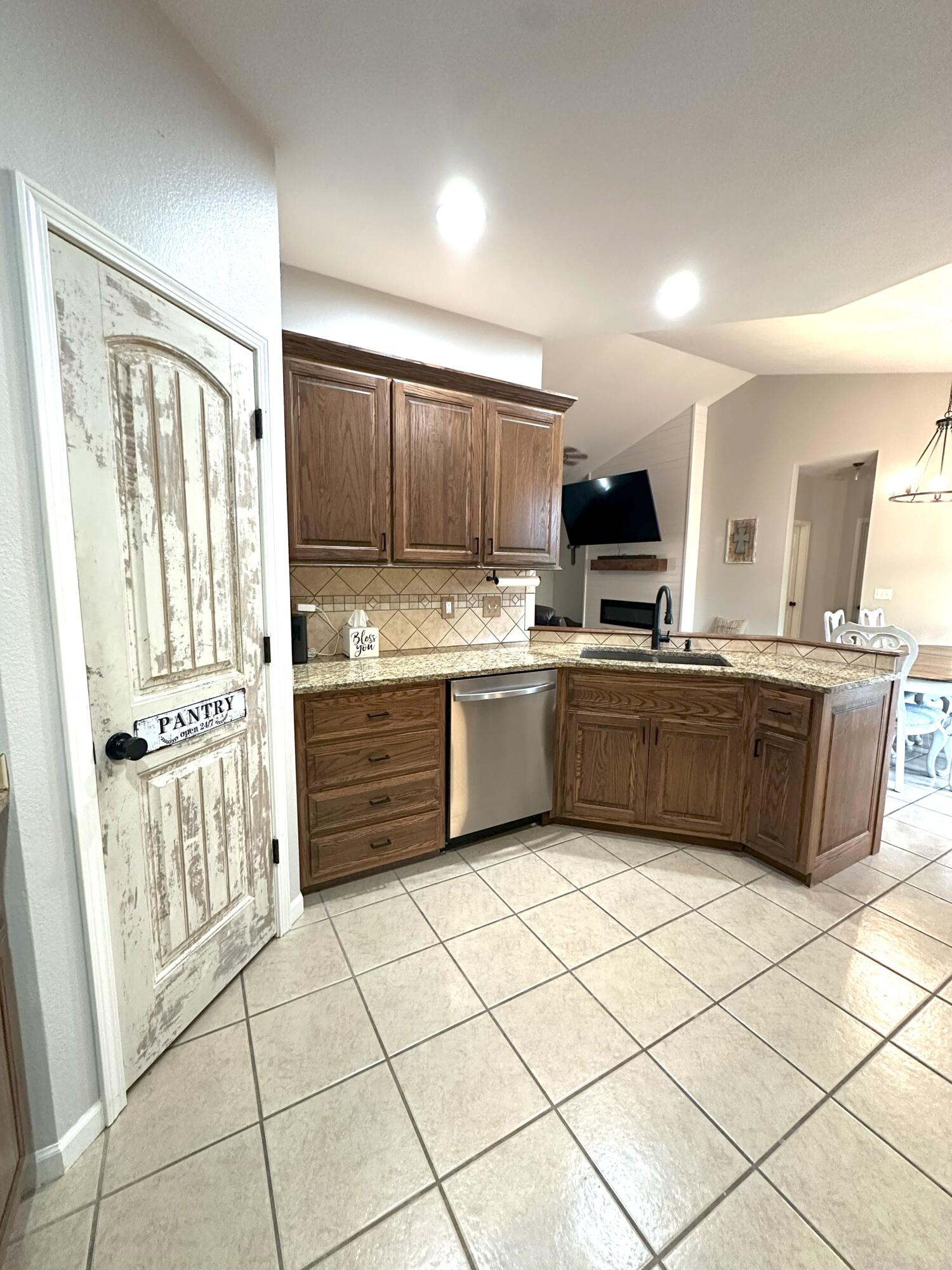 300 Summerbrooke Lane Property Photo 8
