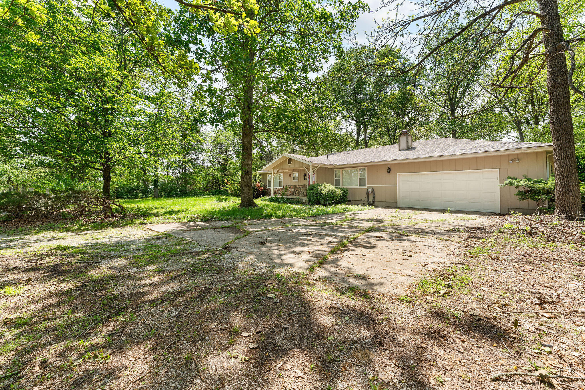 2097 Sunset Inn Drive Property Photo 1