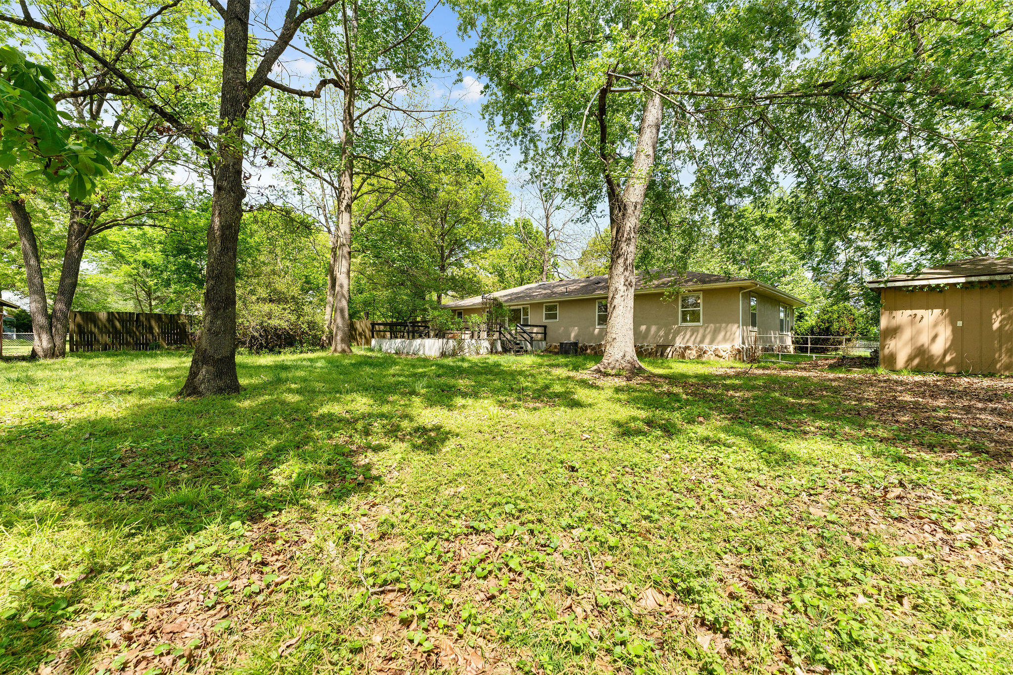 2097 Sunset Inn Drive Property Photo 2