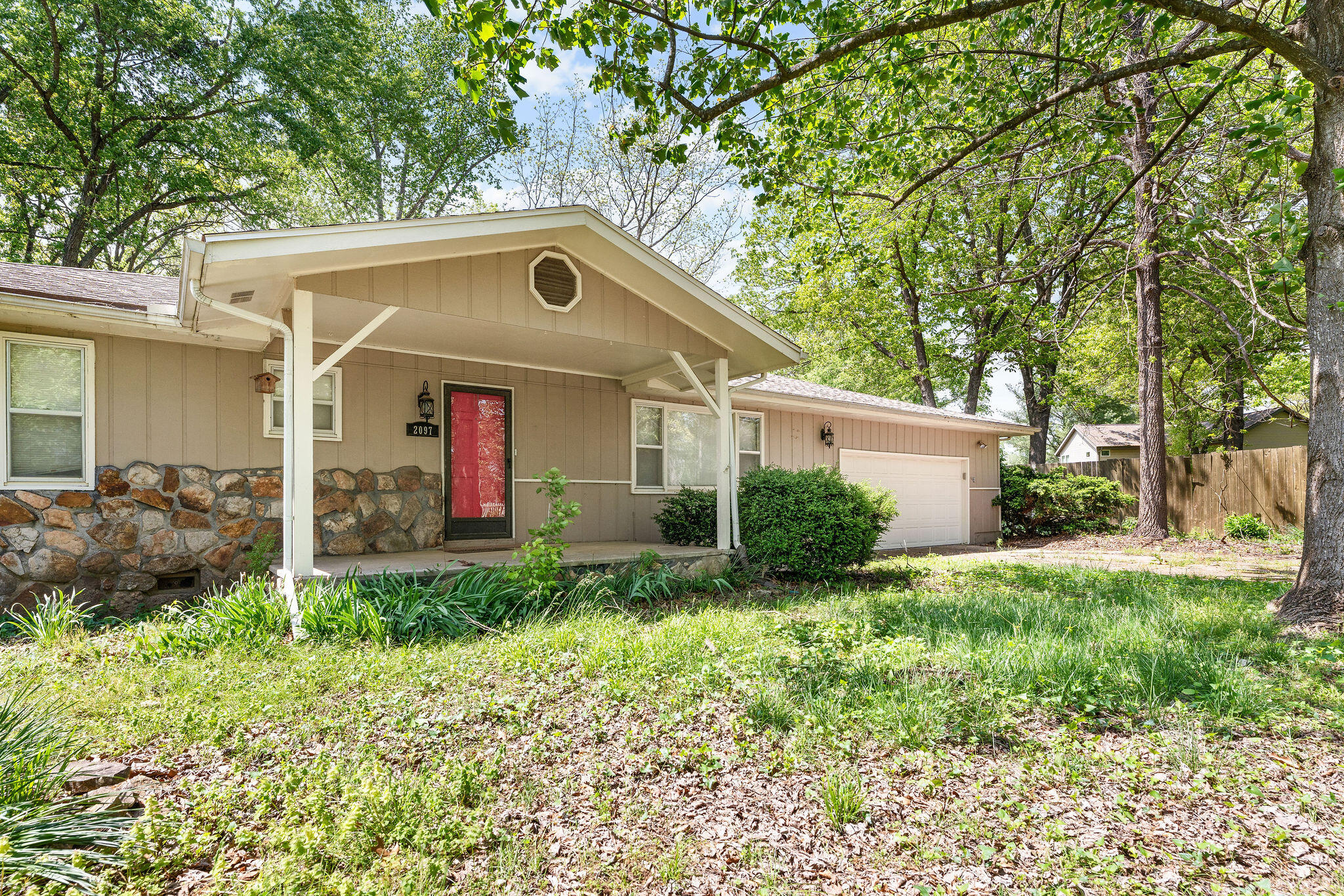 2097 Sunset Inn Drive Property Photo 4