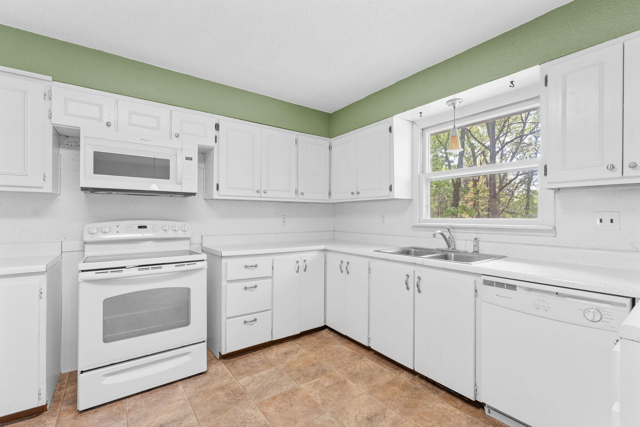 2097 Sunset Inn Drive Property Photo 10