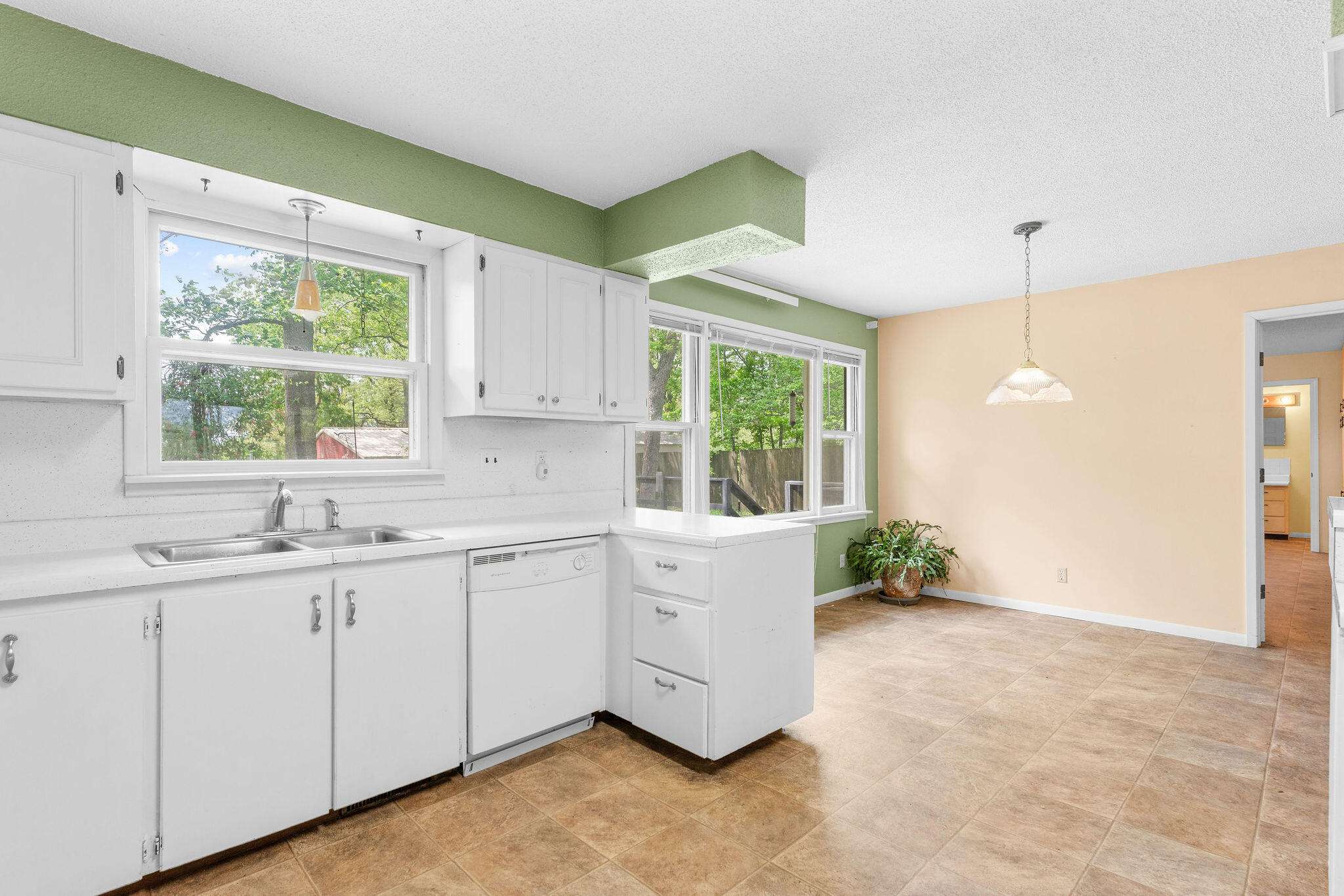 2097 Sunset Inn Drive Property Photo 11