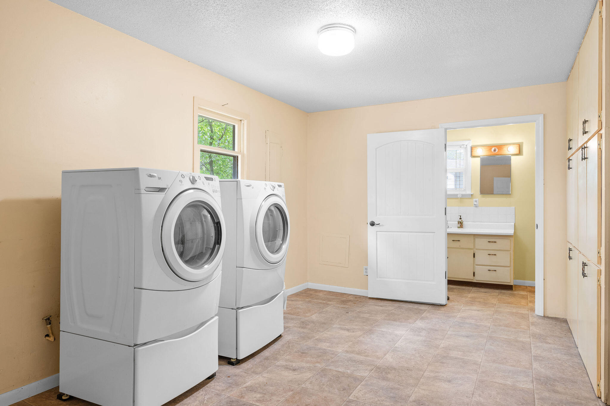 2097 Sunset Inn Drive Property Photo 13