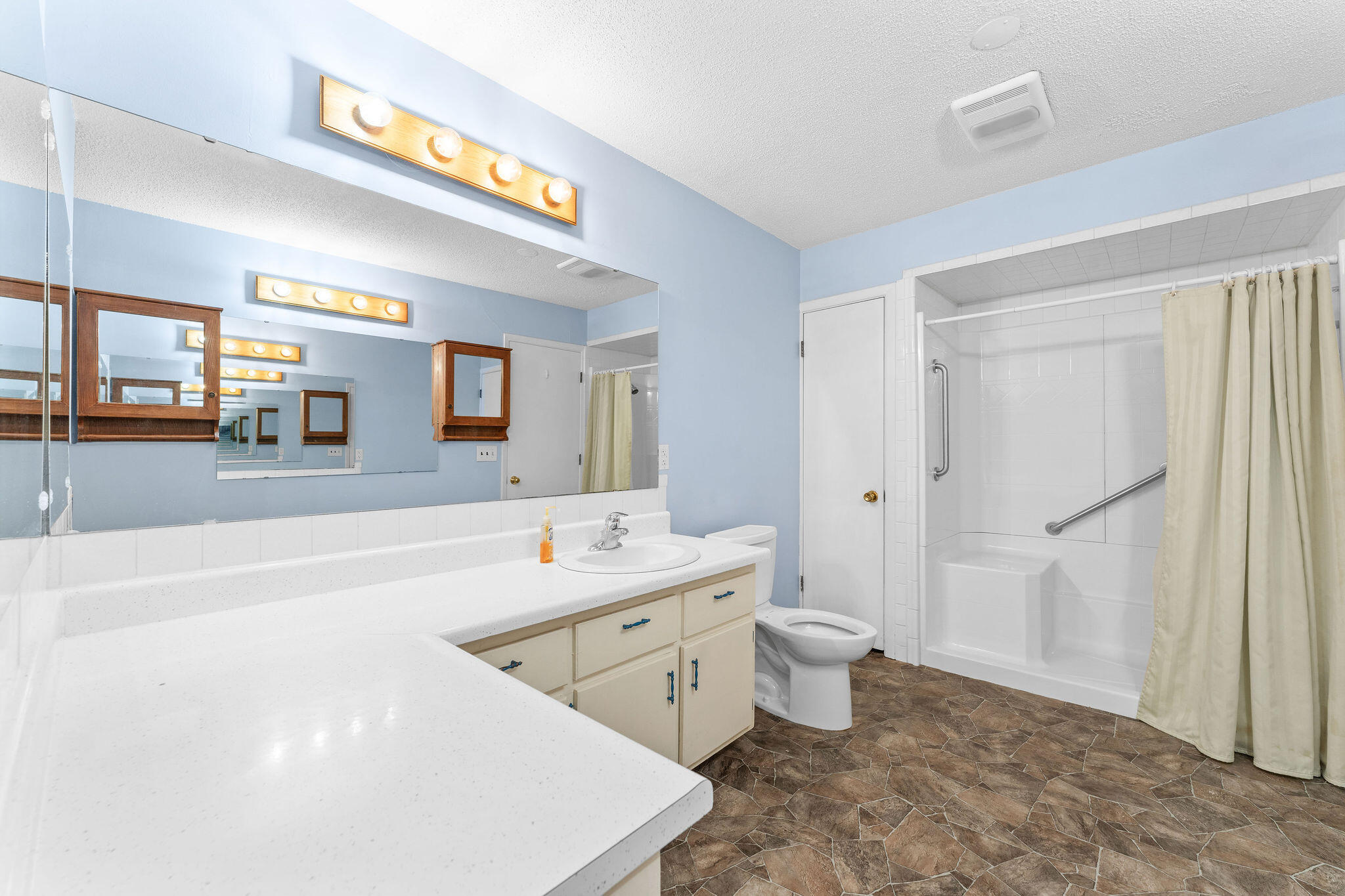 2097 Sunset Inn Drive Property Photo 17