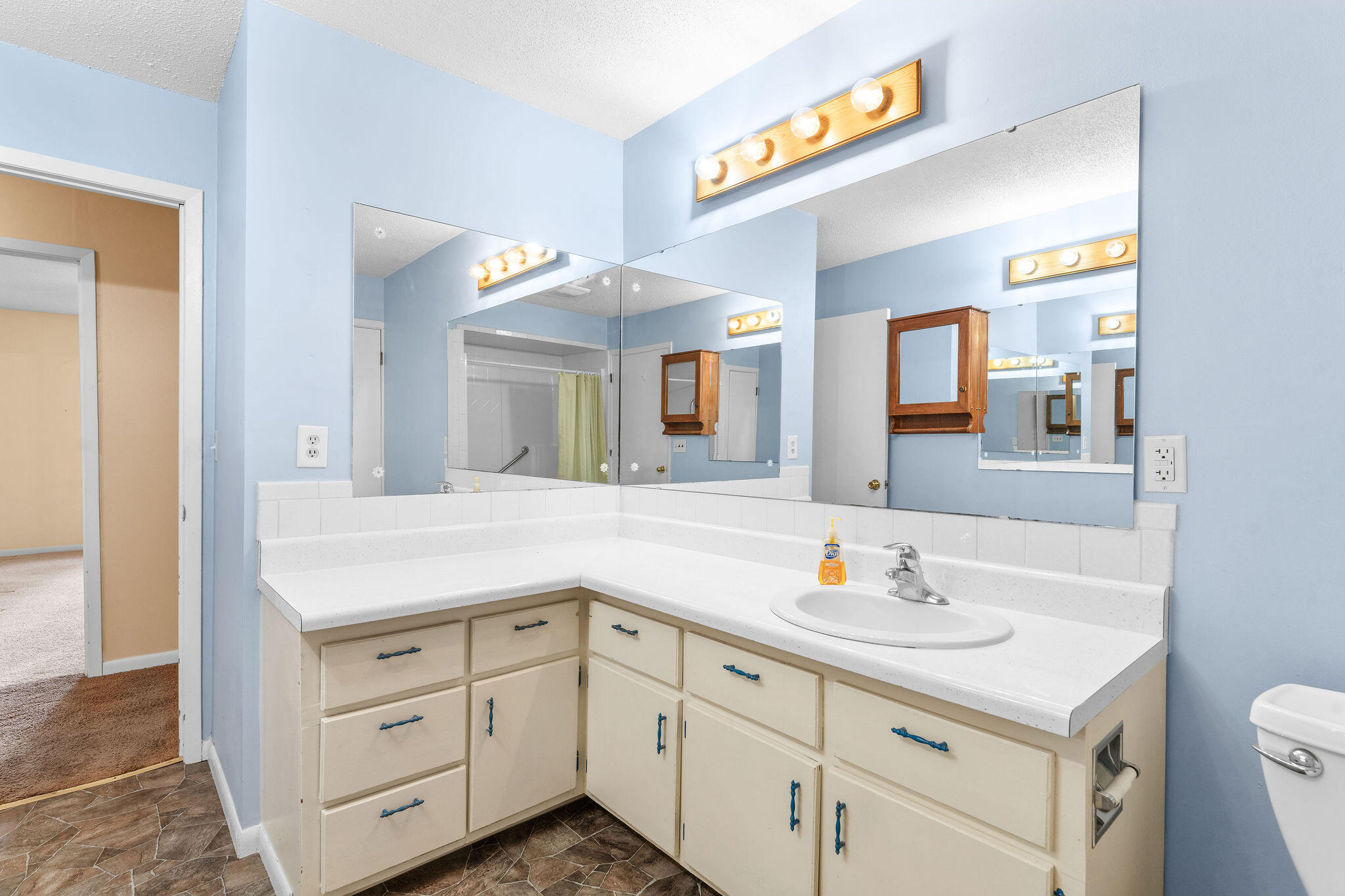 2097 Sunset Inn Drive Property Photo 18