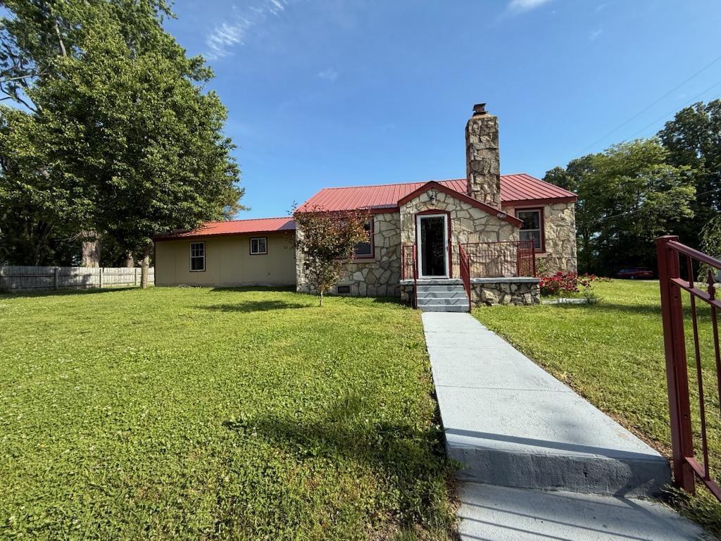 215 Hill Avenue Property Photo 2