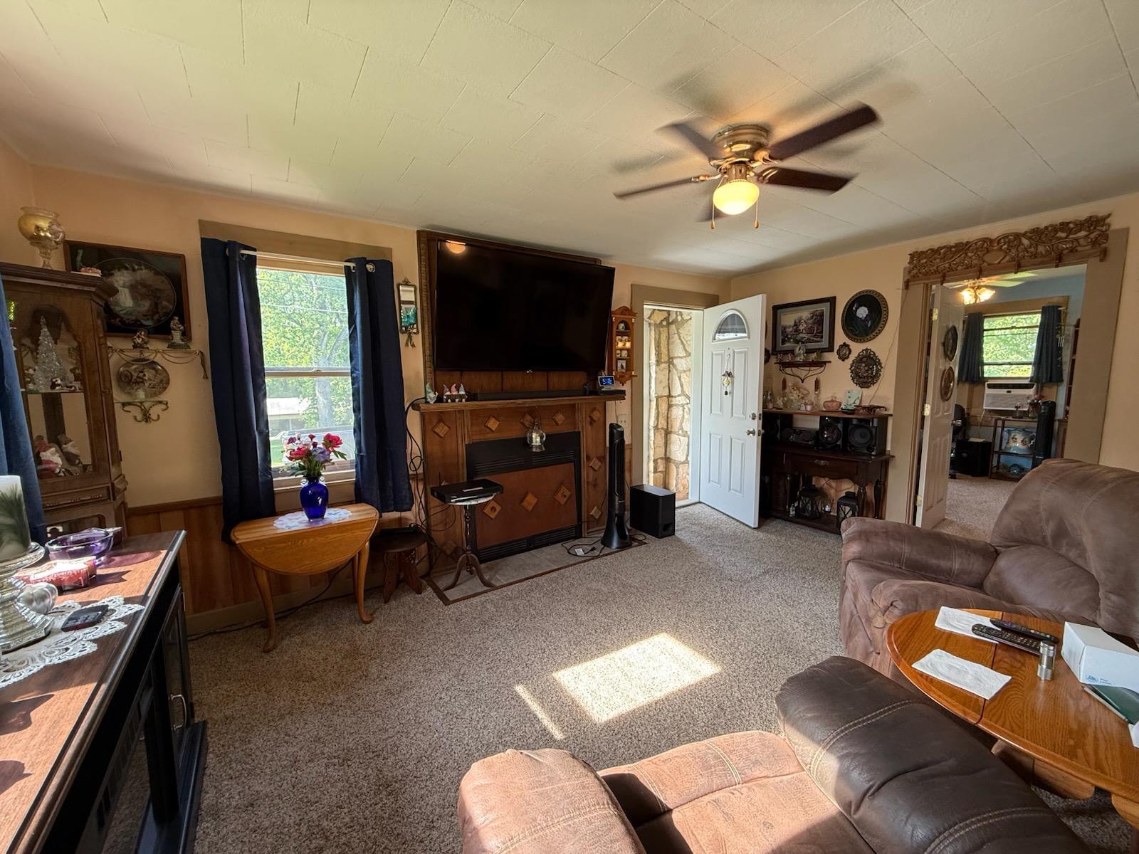 215 Hill Avenue Property Photo 9