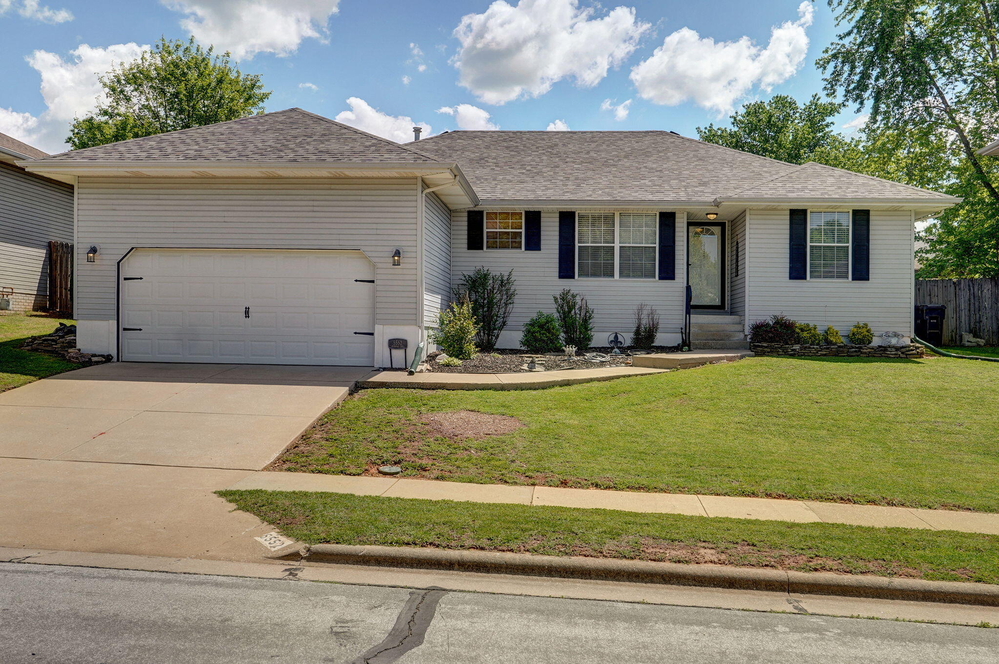 5552 South Burrows Avenue Property Photo 1