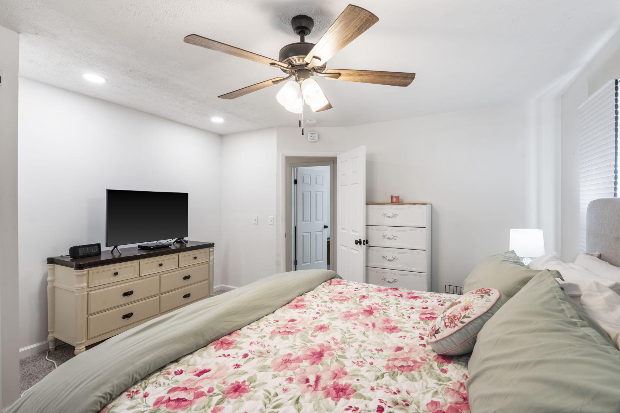 5065 South Sycamore Avenue Property Photo 15