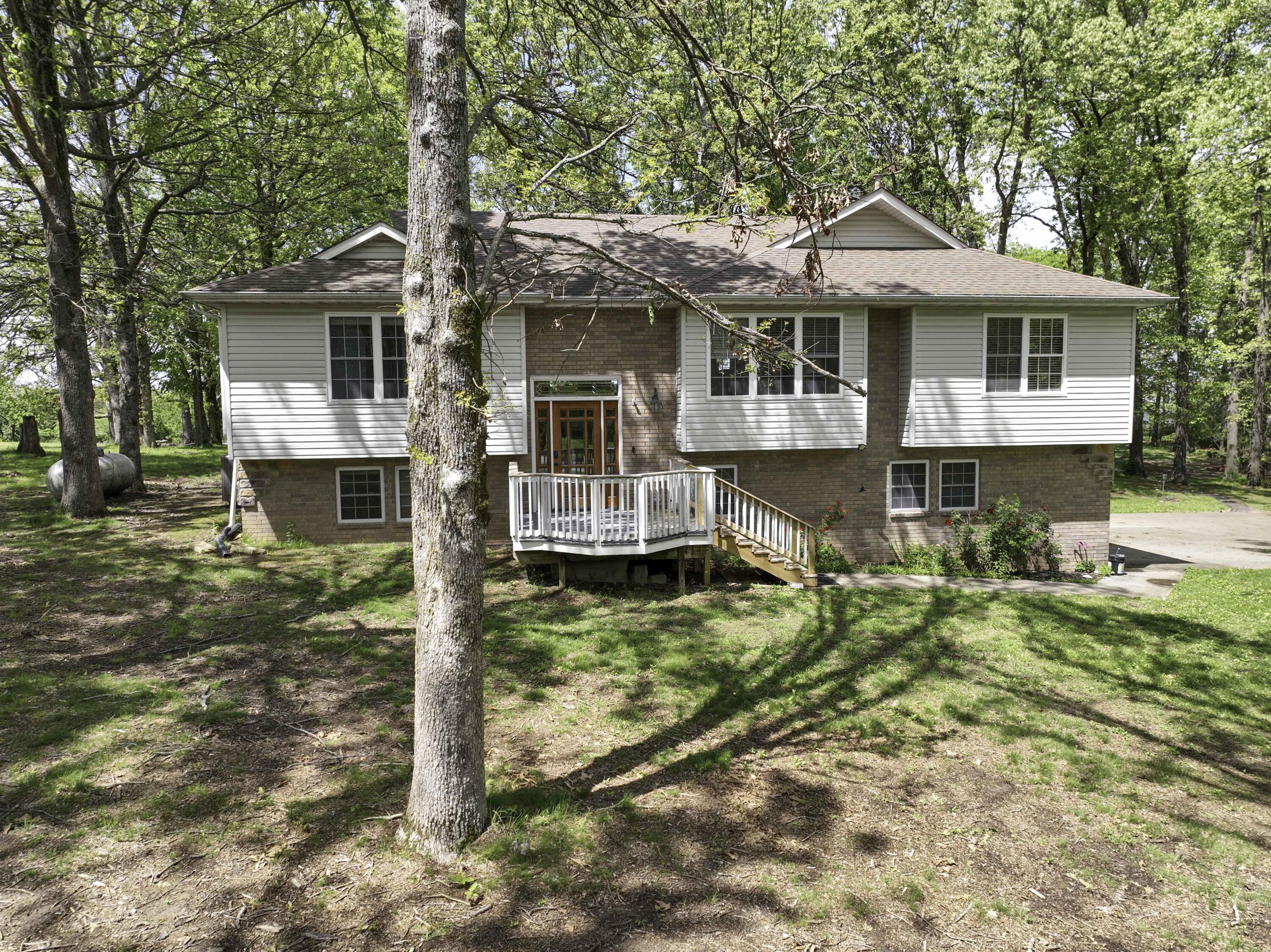 1603 Emerald Oaks Drive Property Photo 2