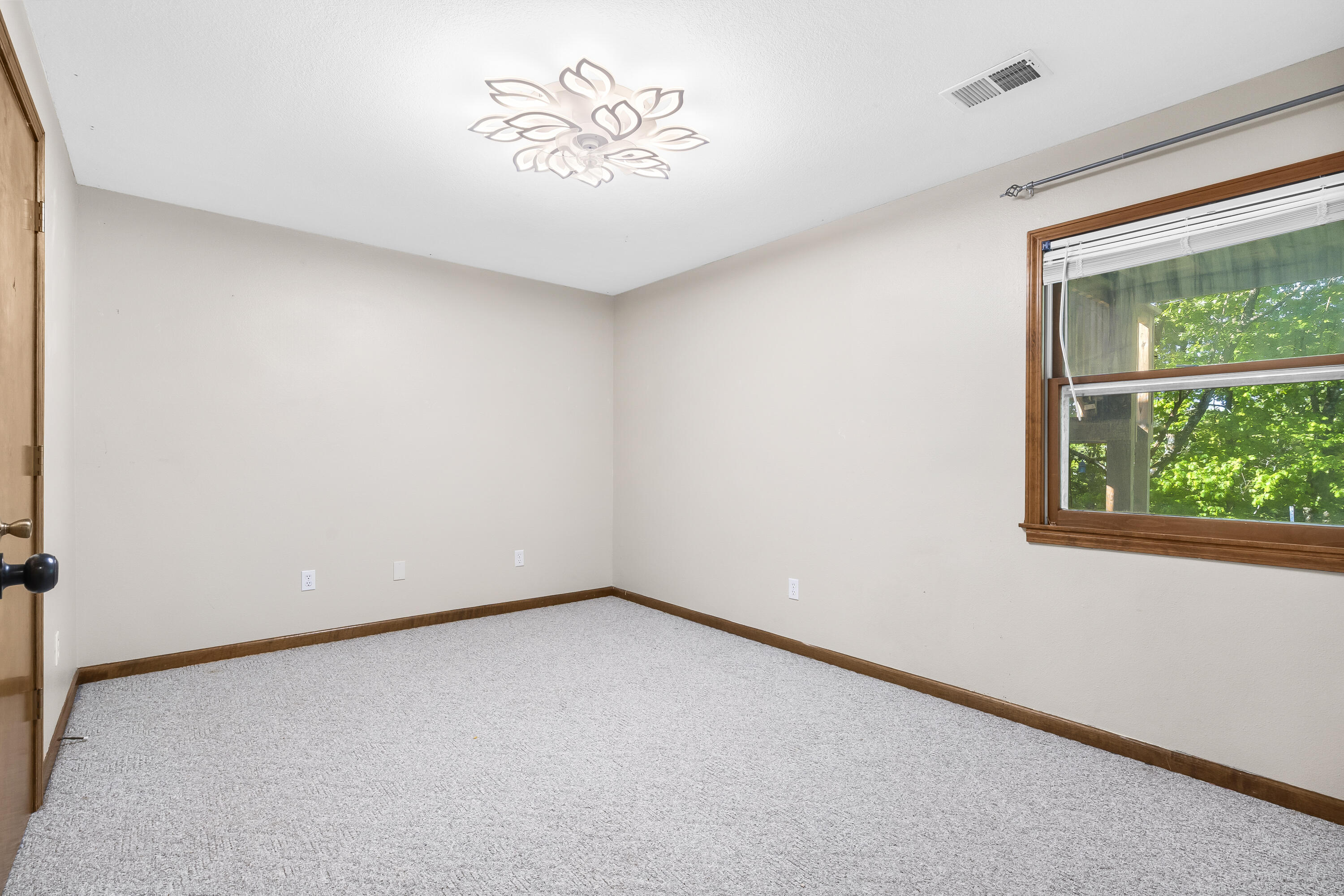 408 Meadowlark Road Property Photo 10