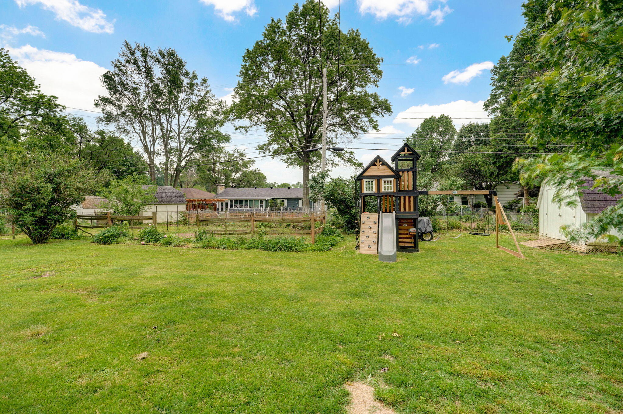 814 West Swan Street Property Photo 49