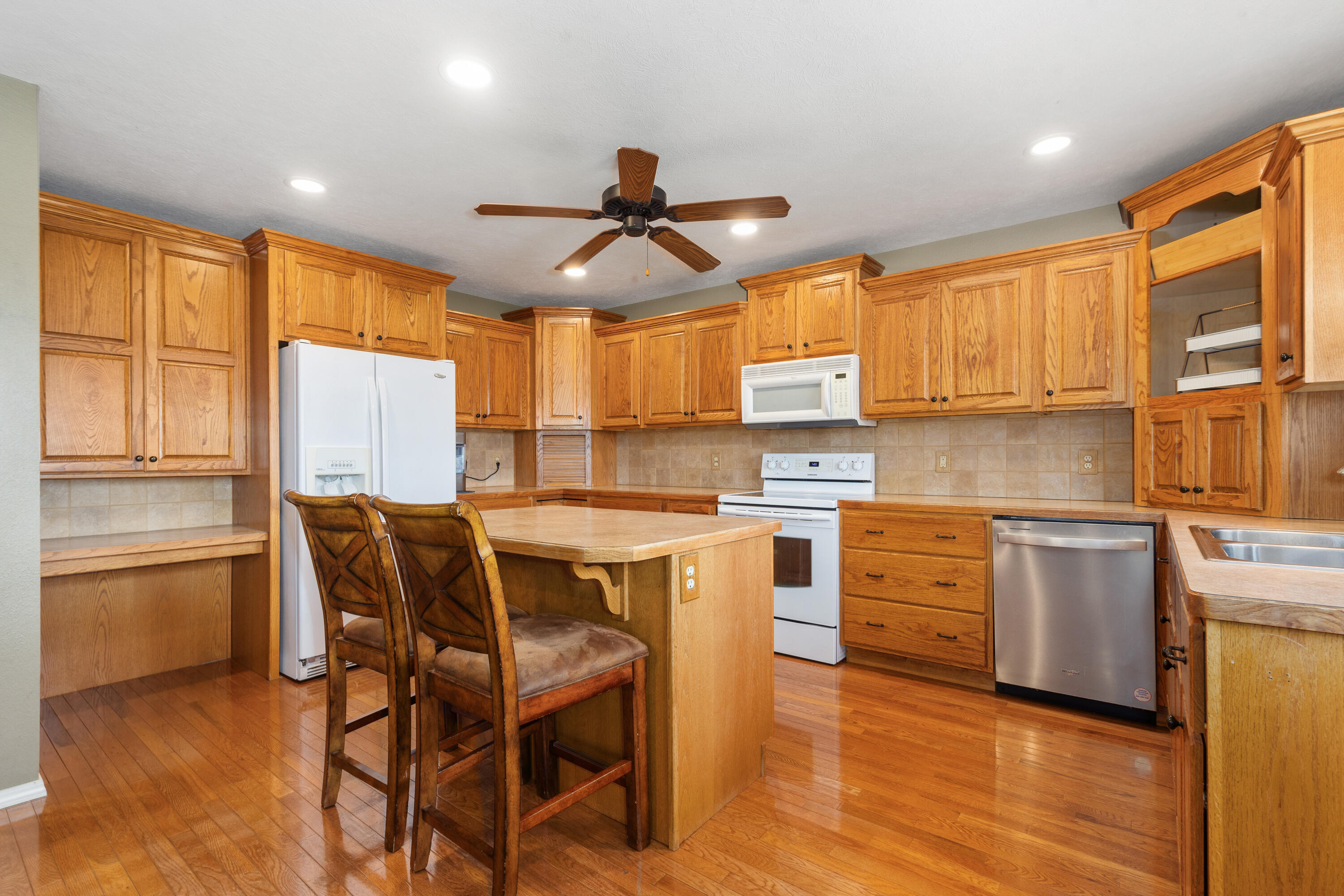 12048 North Farm Road 93 Property Photo 6
