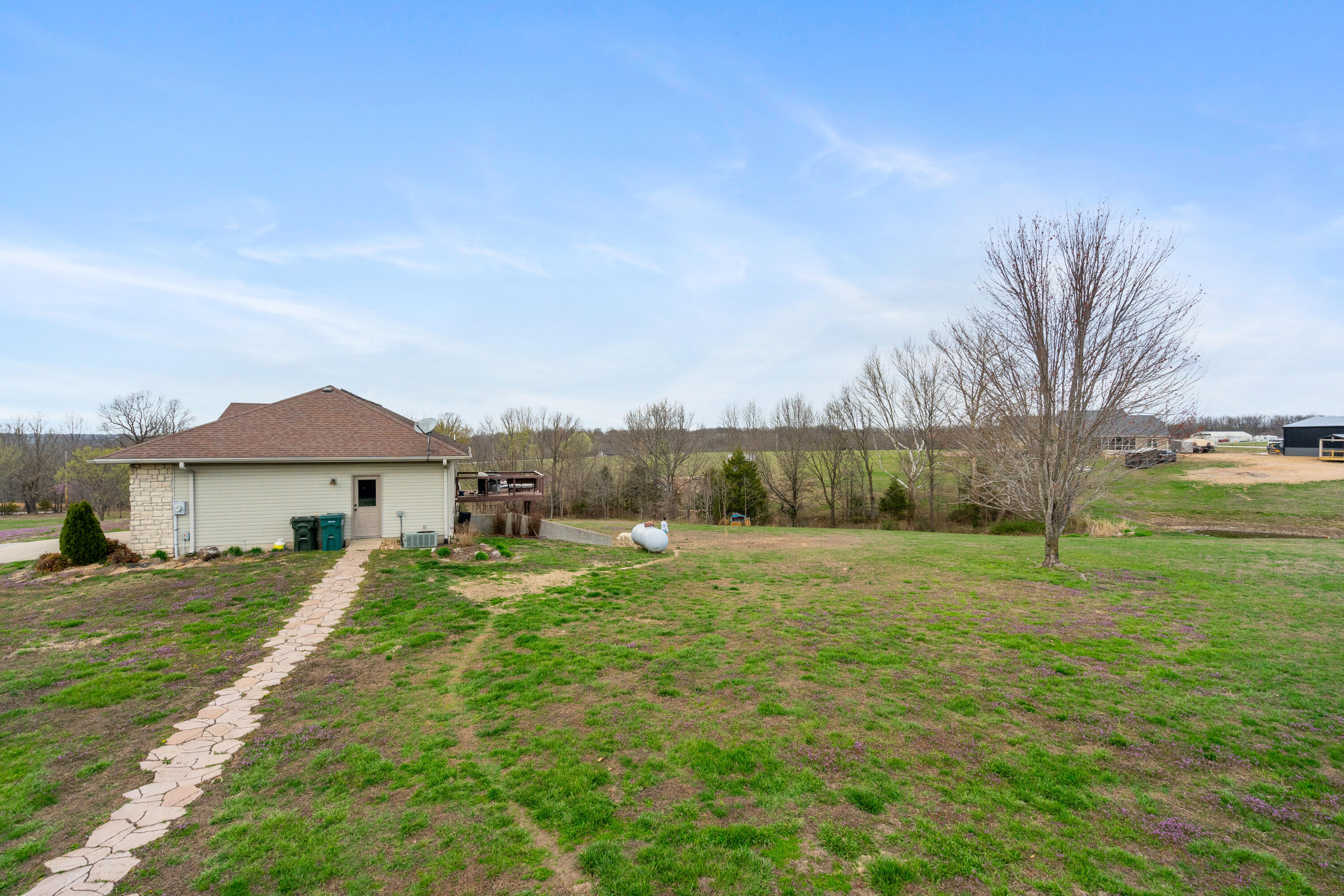 12048 North Farm Road 93 Property Photo 32