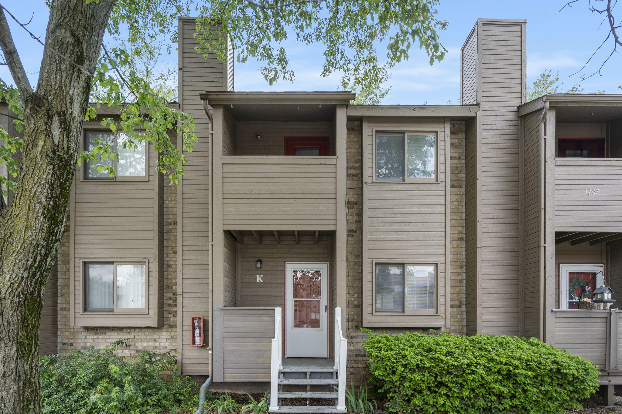 1707 East Walnut Lawn Street Property Photo 1