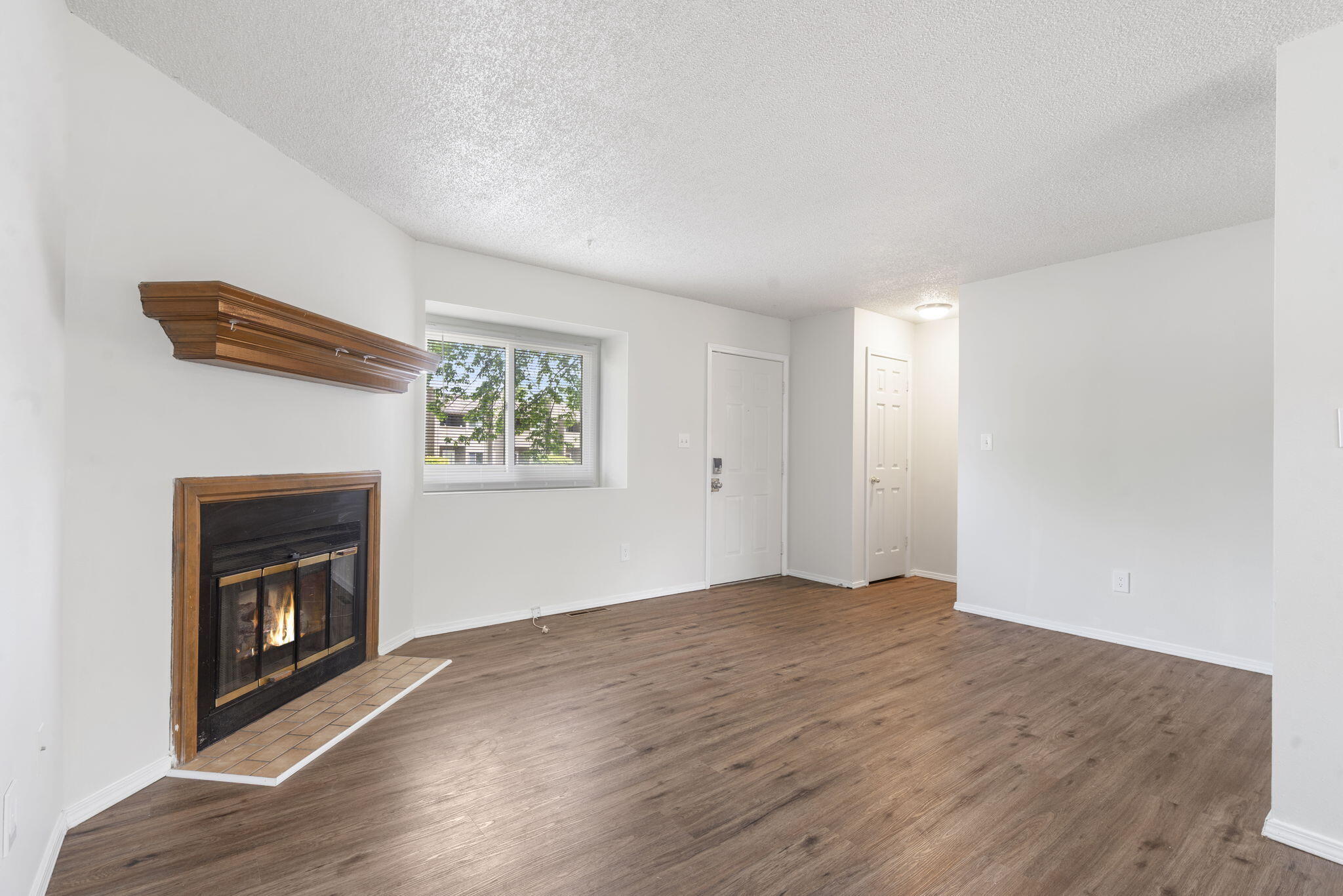 1707 East Walnut Lawn Street Property Photo 4