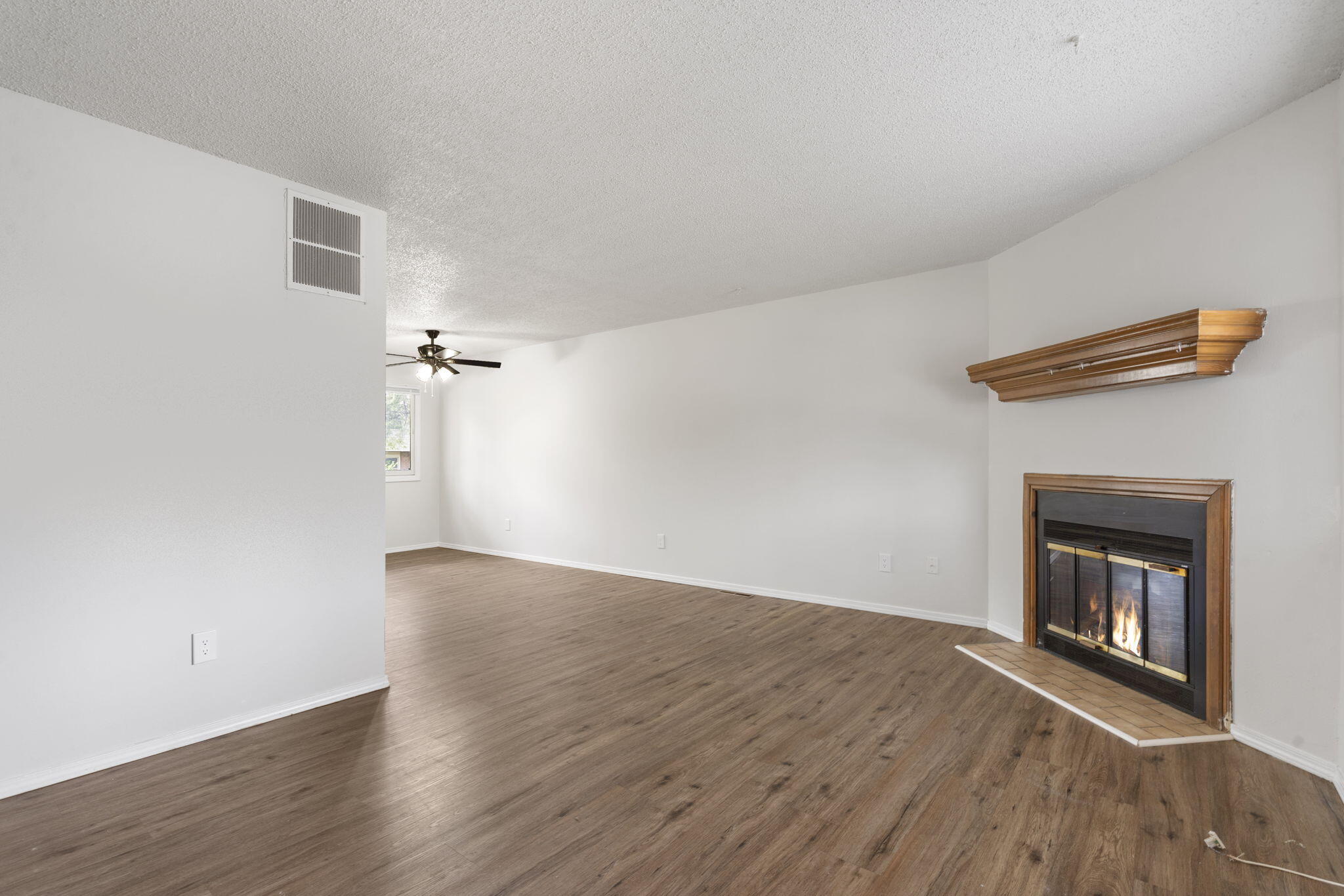 1707 East Walnut Lawn Street Property Photo 6
