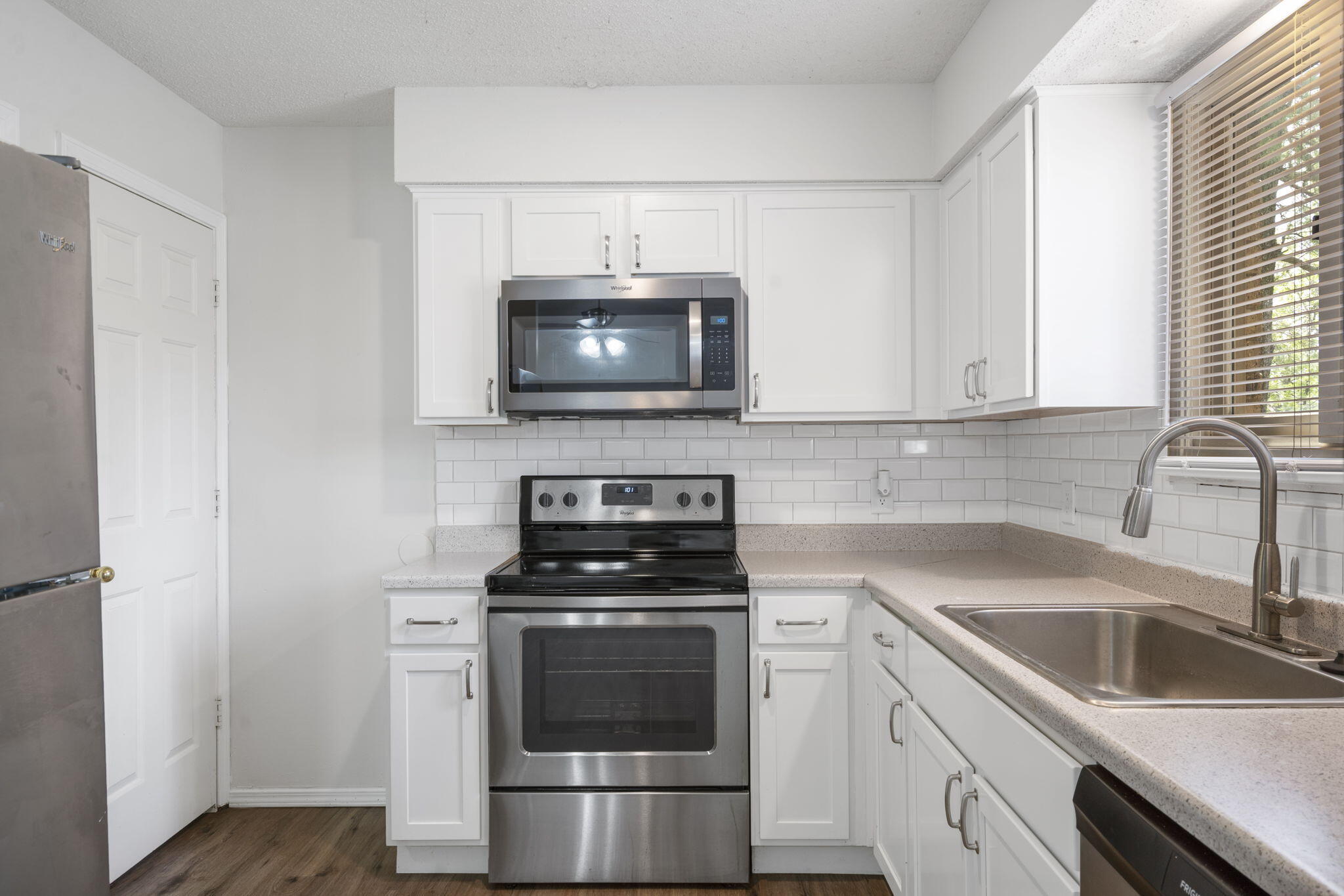 1707 East Walnut Lawn Street Property Photo 9