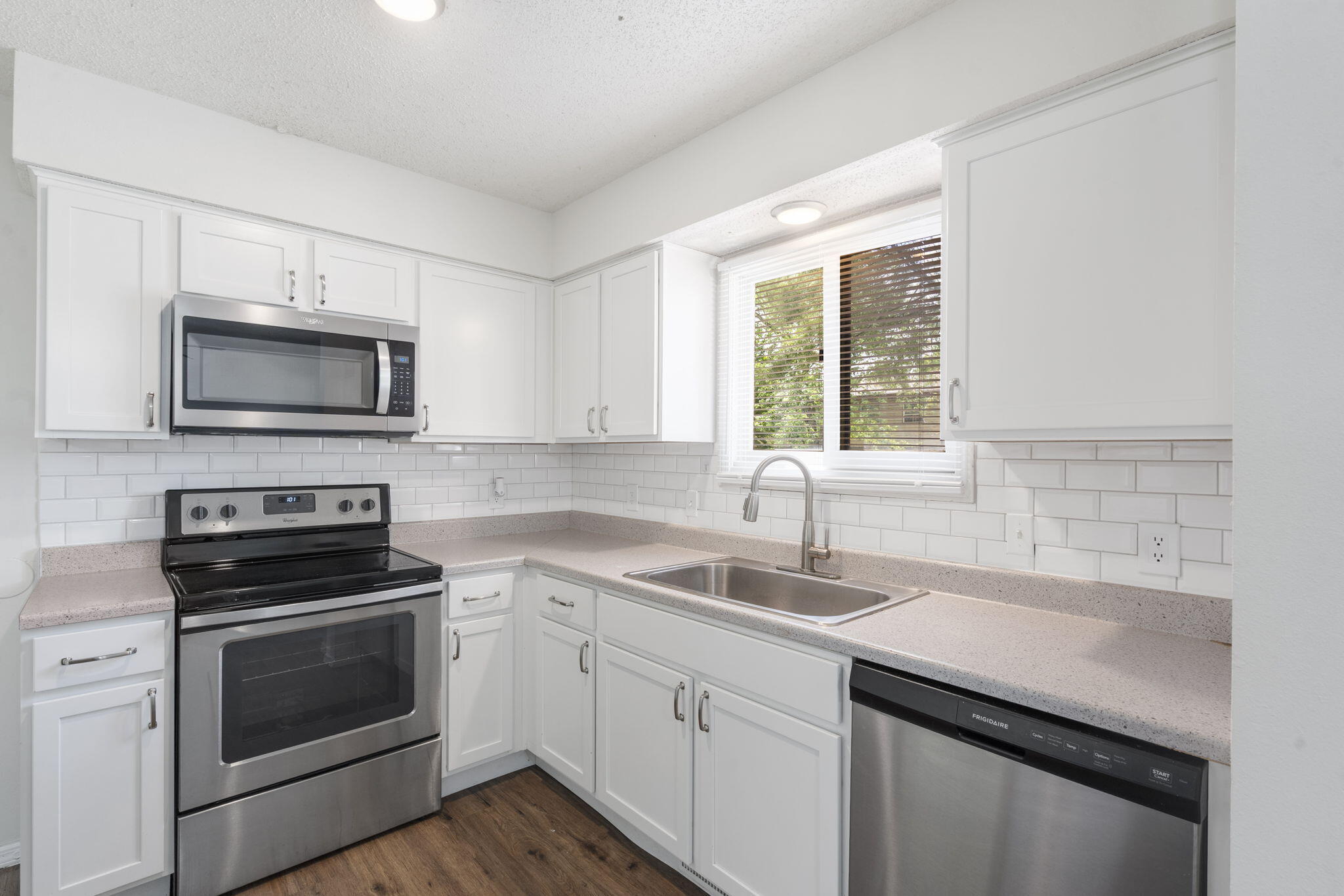 1707 East Walnut Lawn Street Property Photo 10