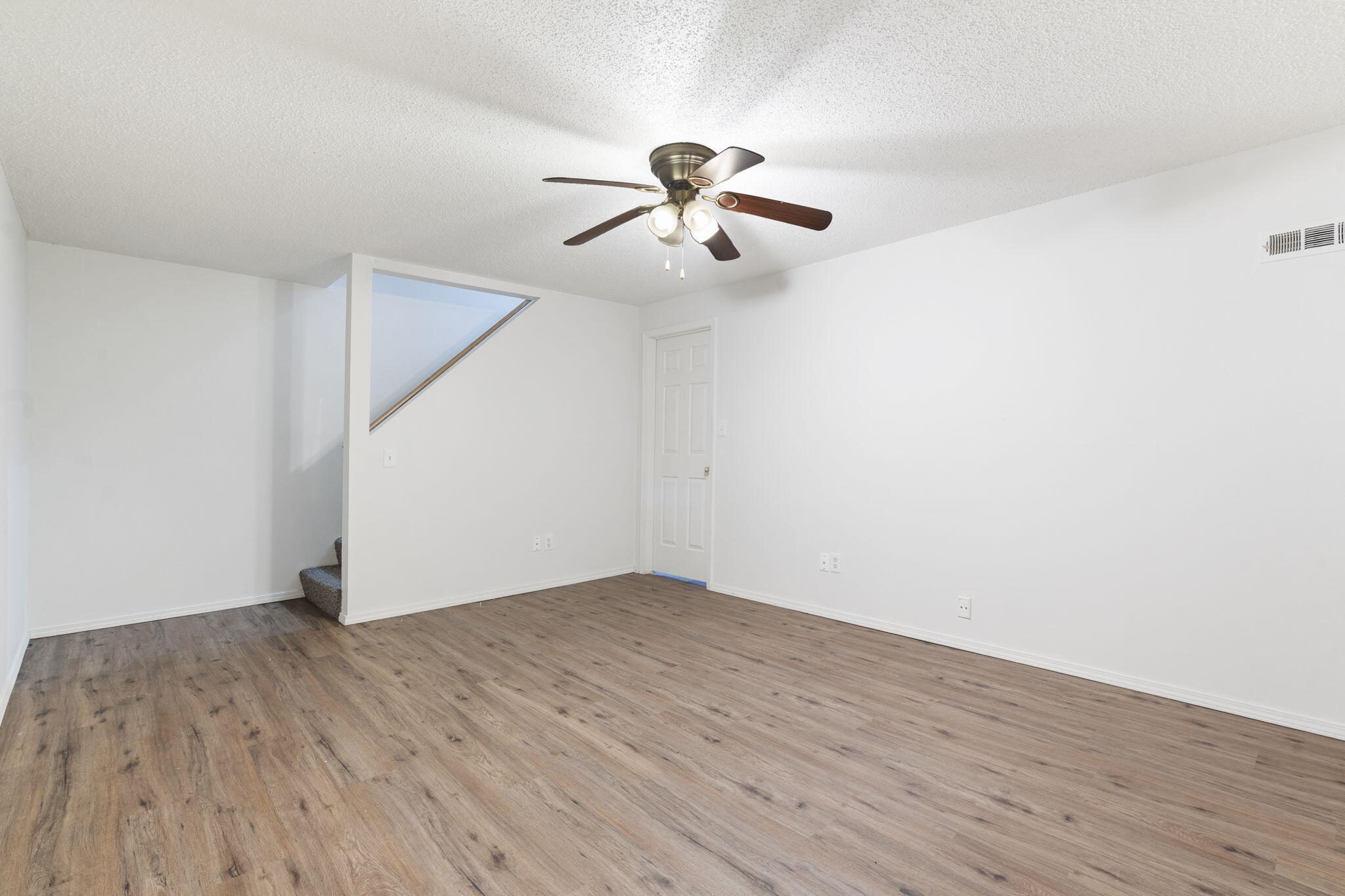 1707 East Walnut Lawn Street Property Photo 12