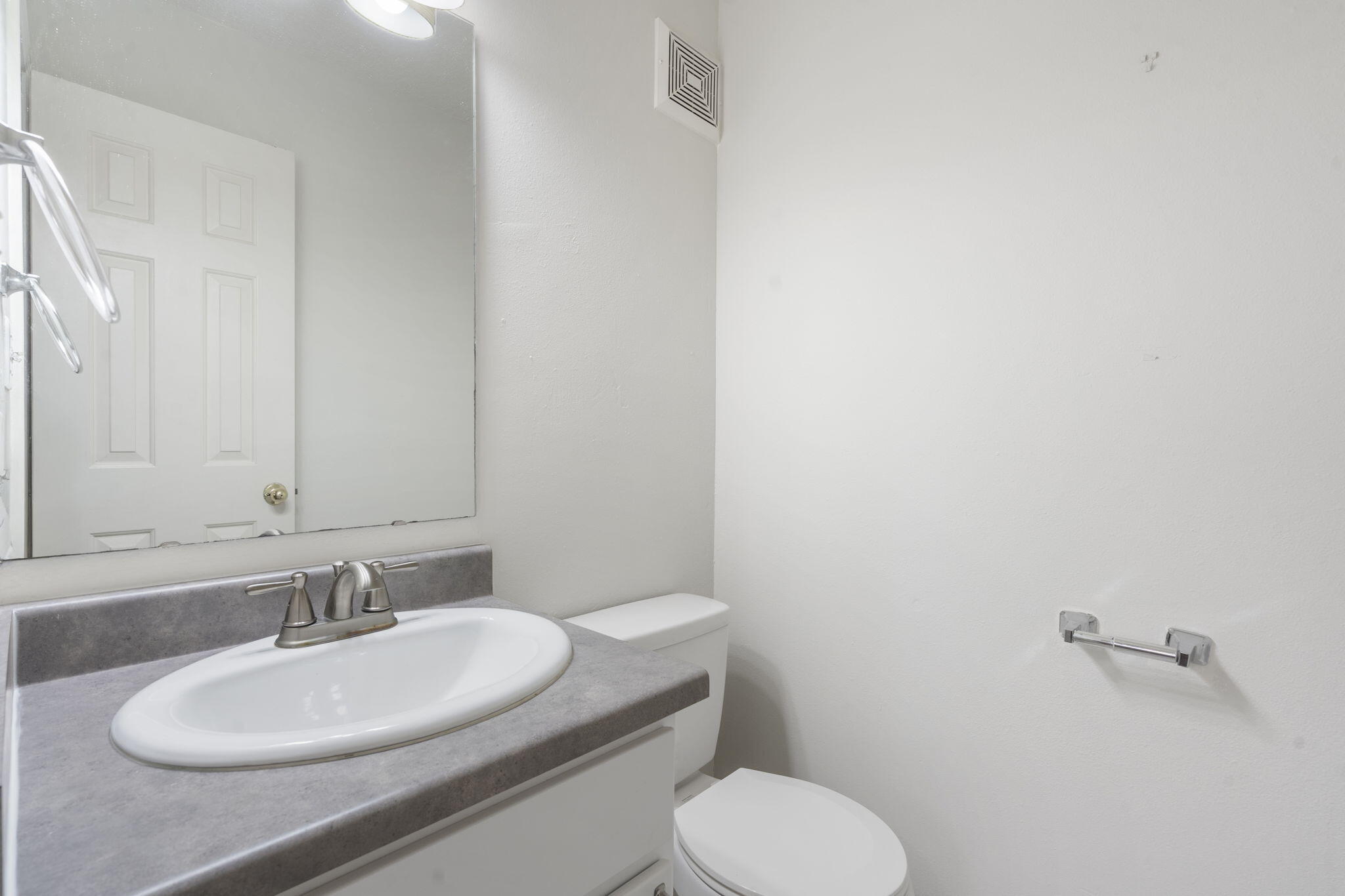 1707 East Walnut Lawn Street Property Photo 13