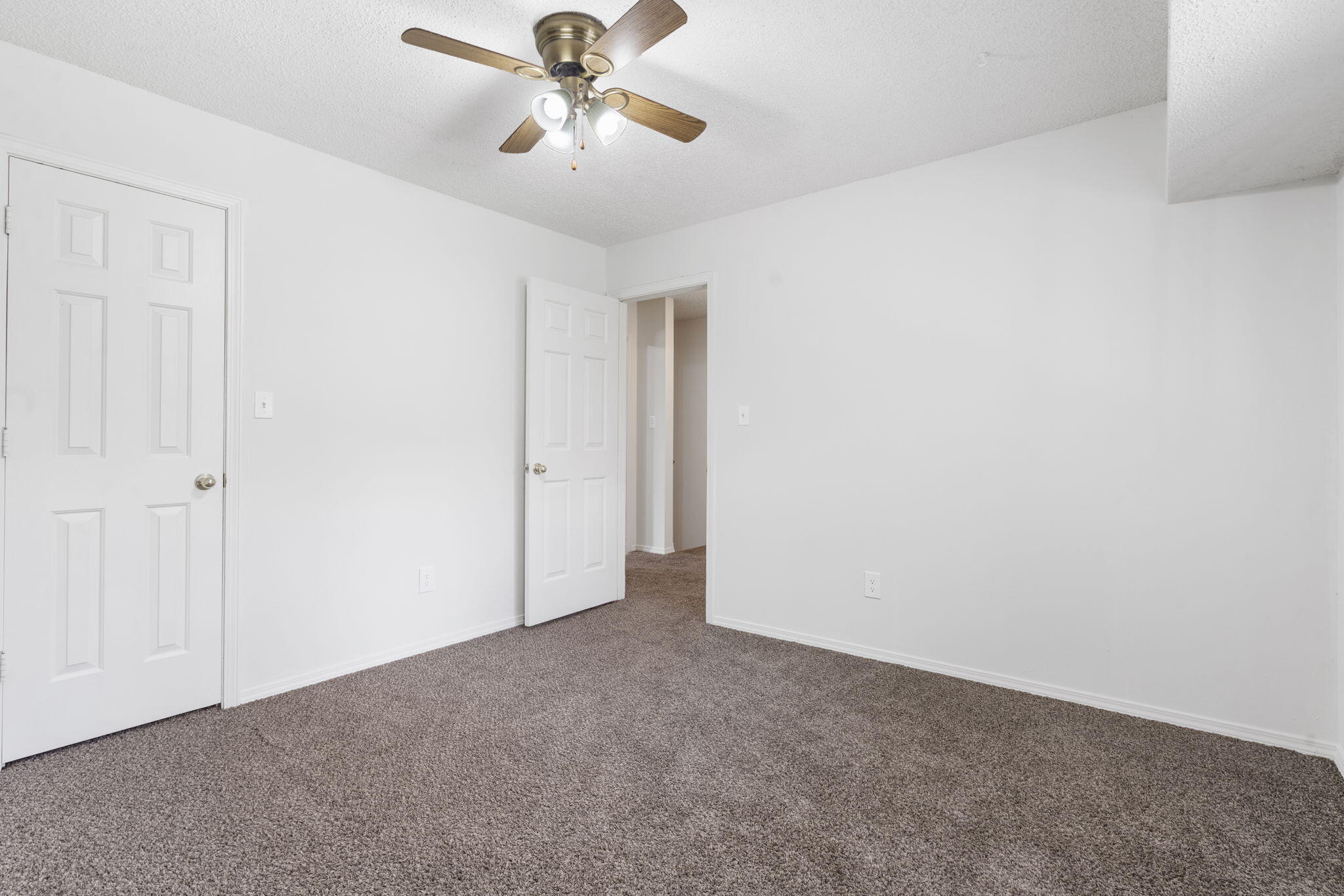 1707 East Walnut Lawn Street Property Photo 16