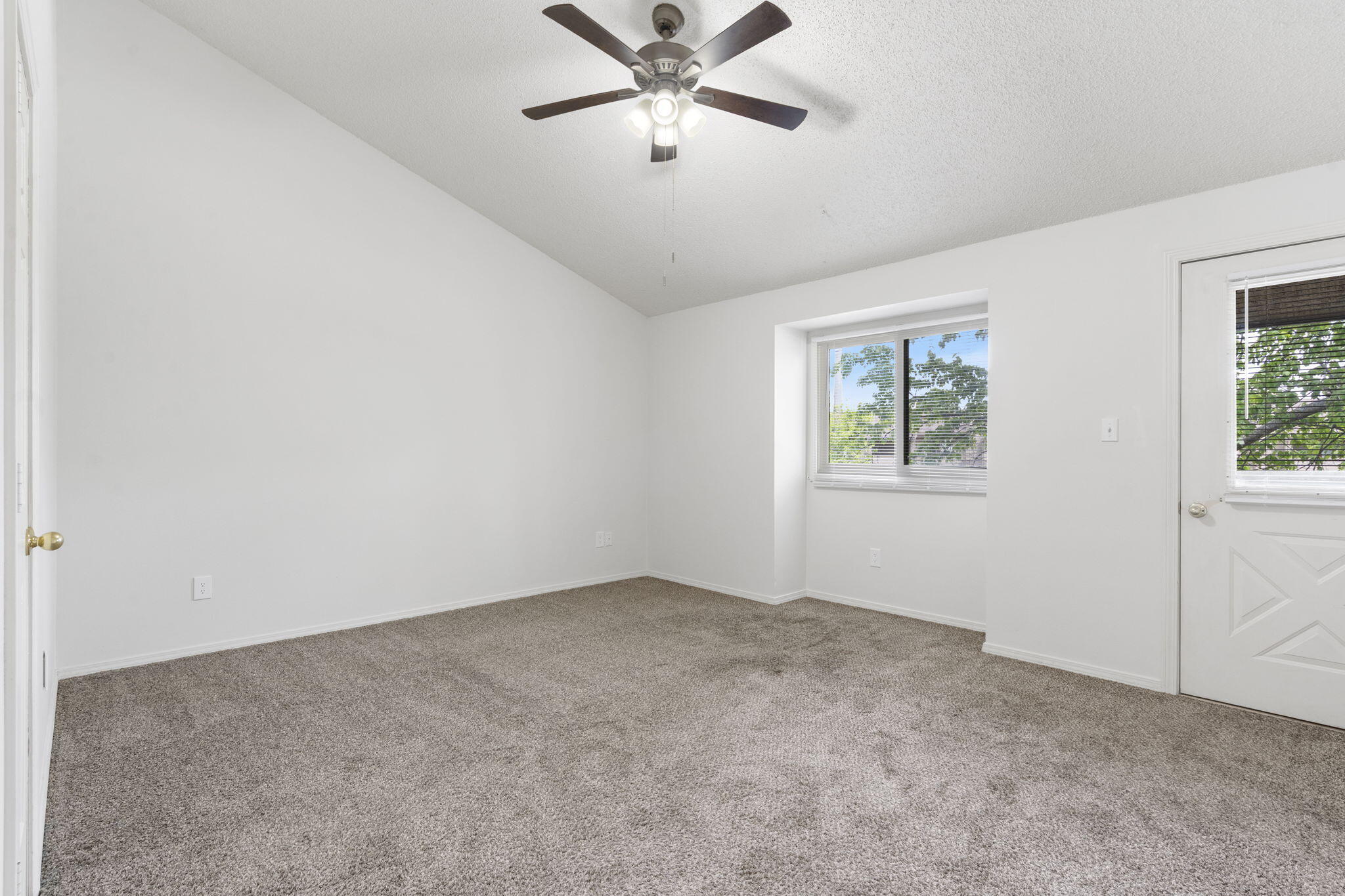 1707 East Walnut Lawn Street Property Photo 19