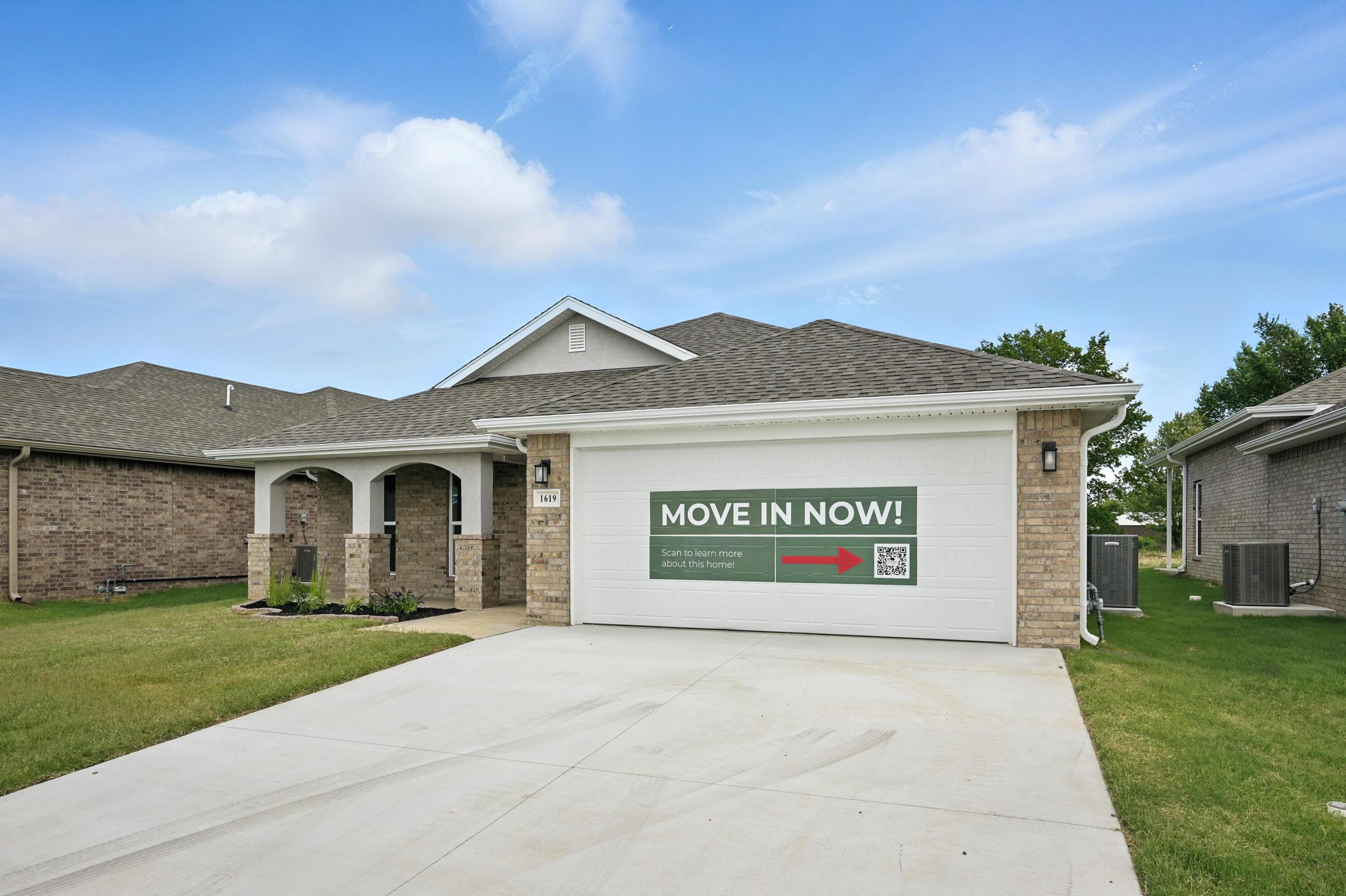 1619 East White Oak Street Property Photo 4