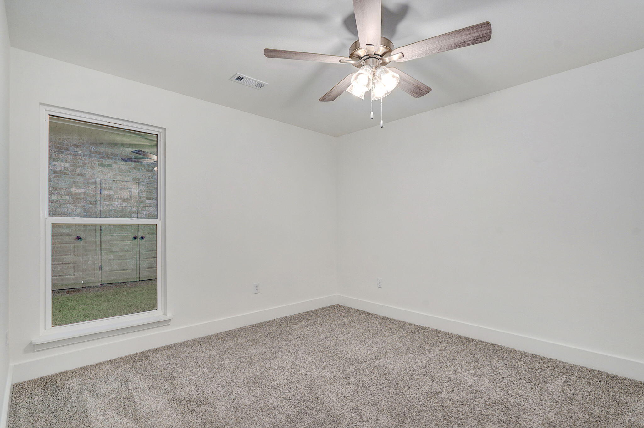 1619 East White Oak Street Property Photo 28