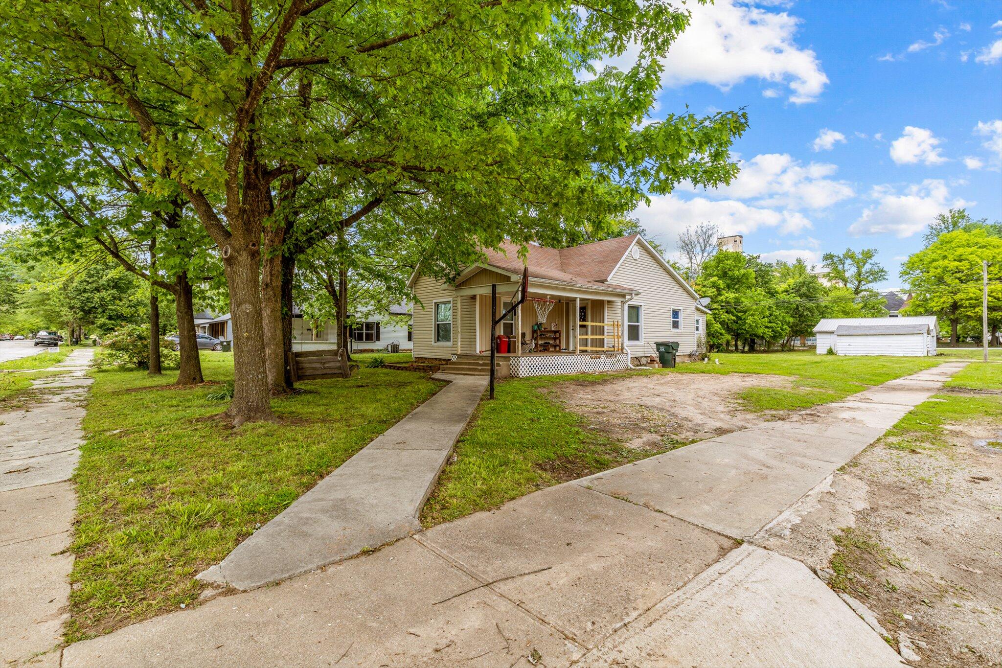 301 West Pleasant Street Property Photo