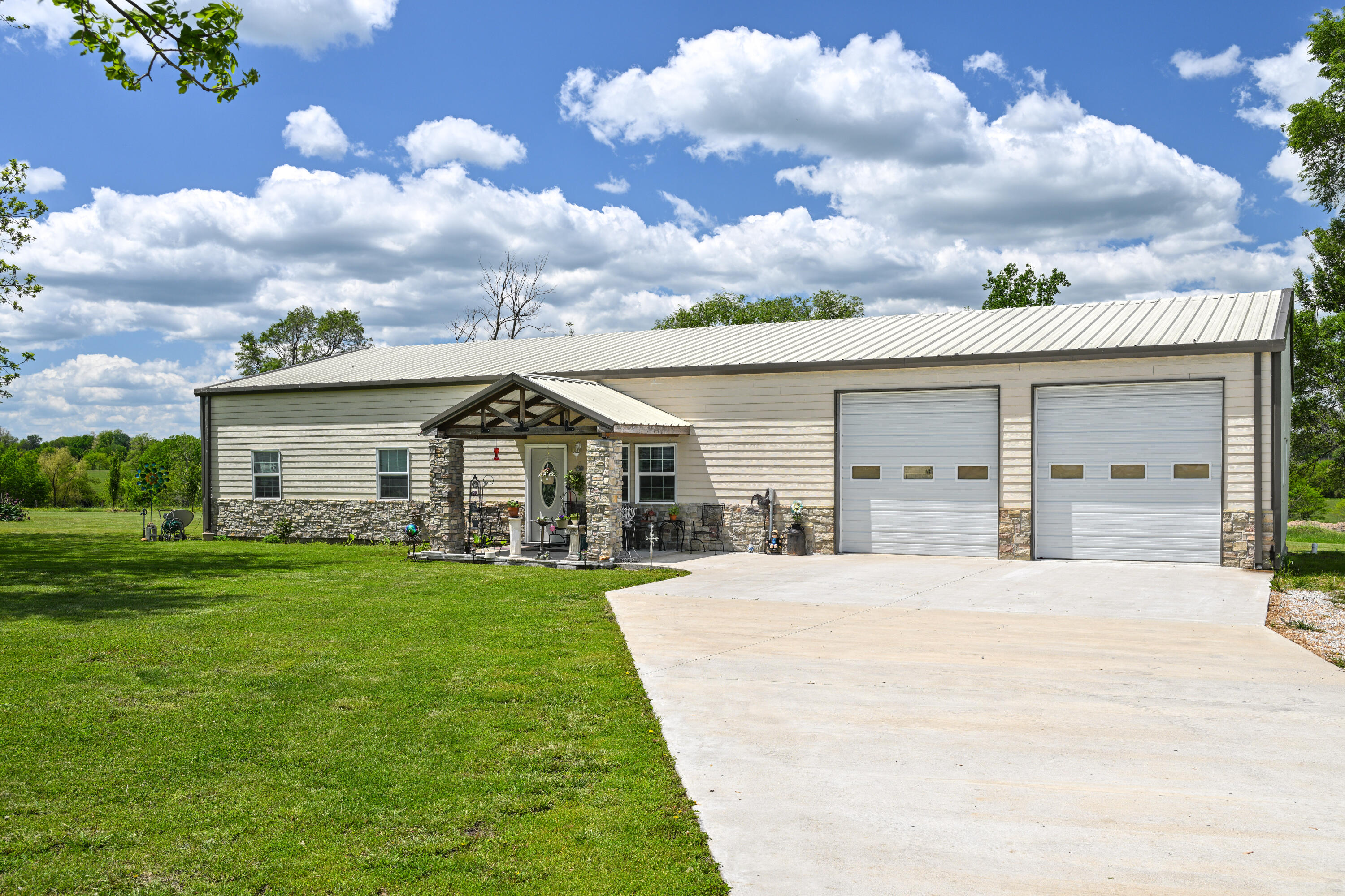 3421 Highway M Property Photo 1