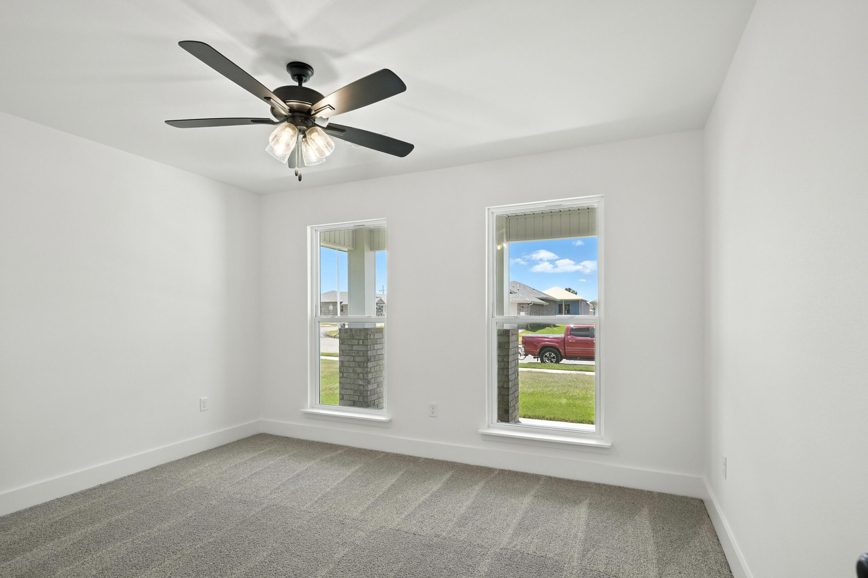 1701 East White Oak Street Property Photo 6